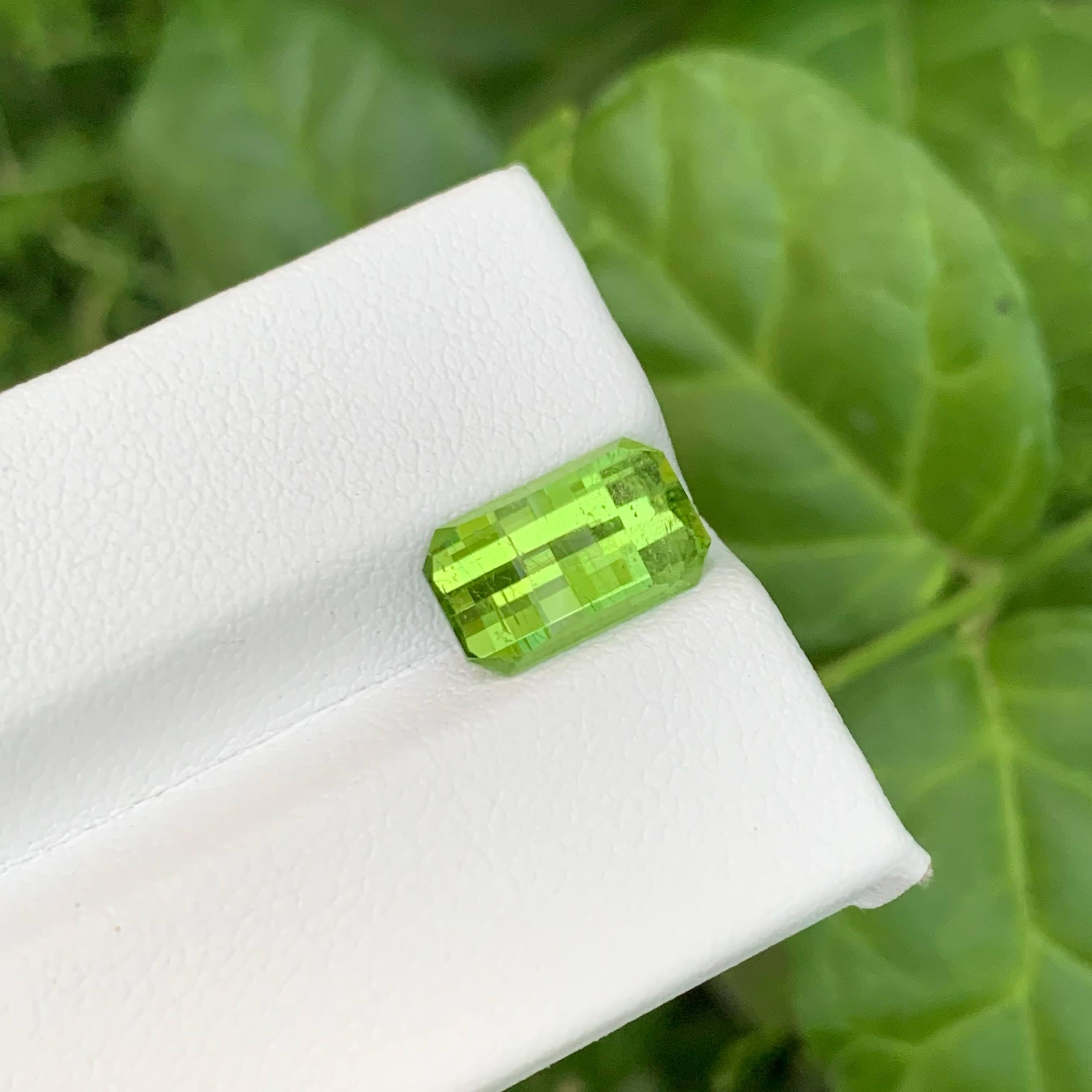 da uomo o donna 3,30 carati di peridoto verde mela sciolto naturale Pixel Bar Cut Gemma pakistana in vendita
