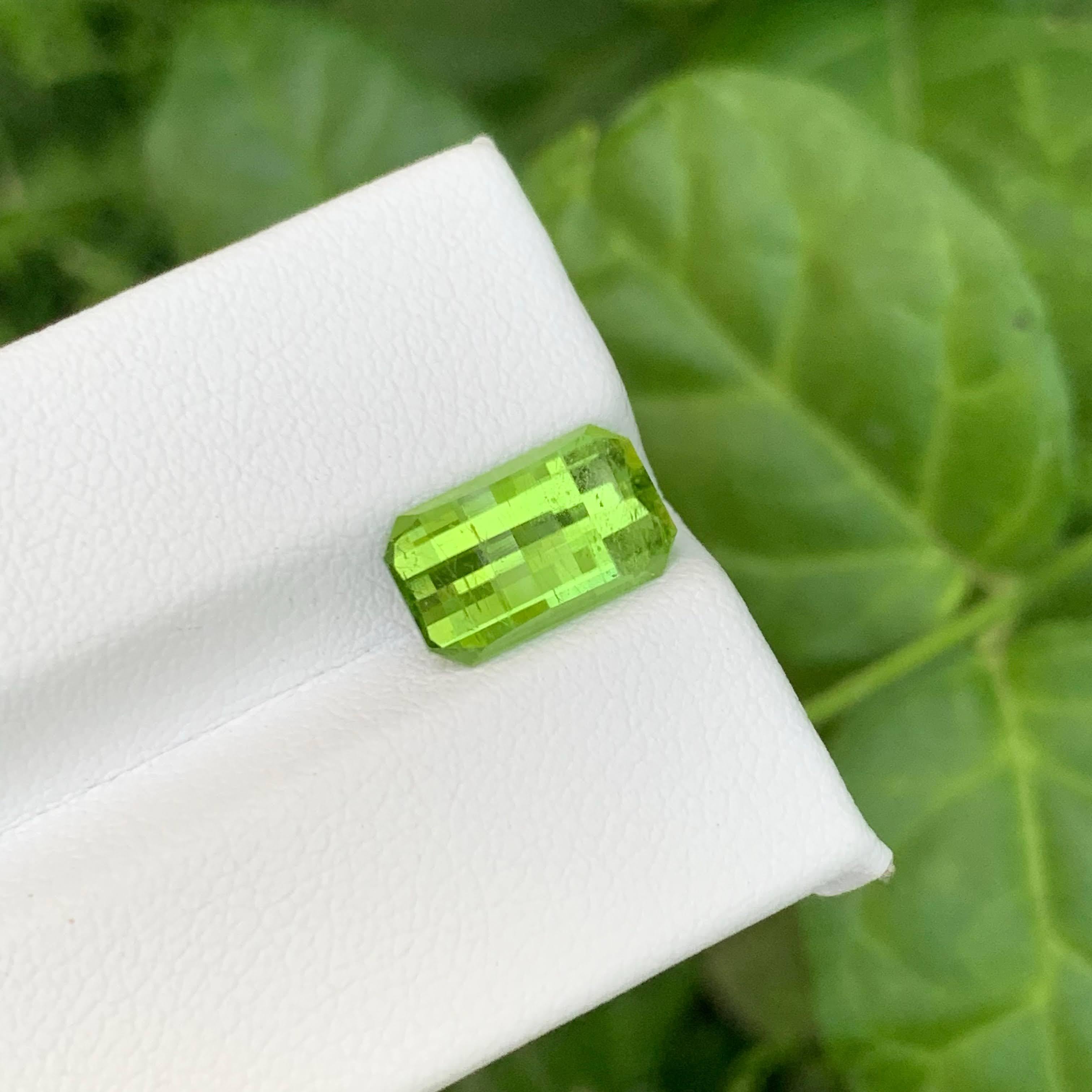 3,30 carati di peridoto verde mela sciolto naturale Pixel Bar Cut Gemma pakistana in vendita 3