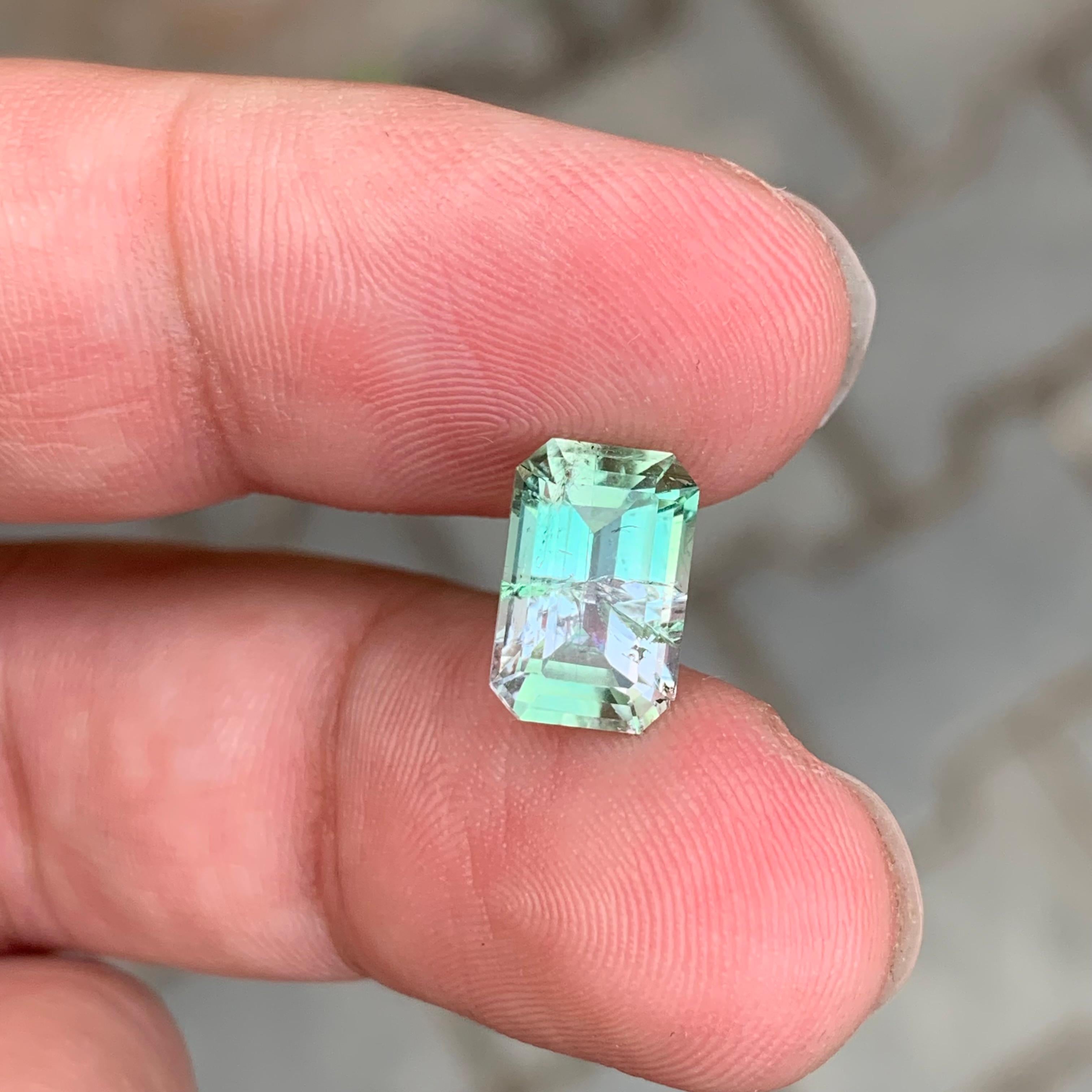 3.30 Karat natürlicher loser zweifarbiger Turmalin in Smaragdform Edelstein im Zustand „Neu“ im Angebot in Peshawar, PK