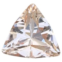 Pierre précieuse naturelle non sertie de 3.30 carats, topaze dorée en forme de trillion