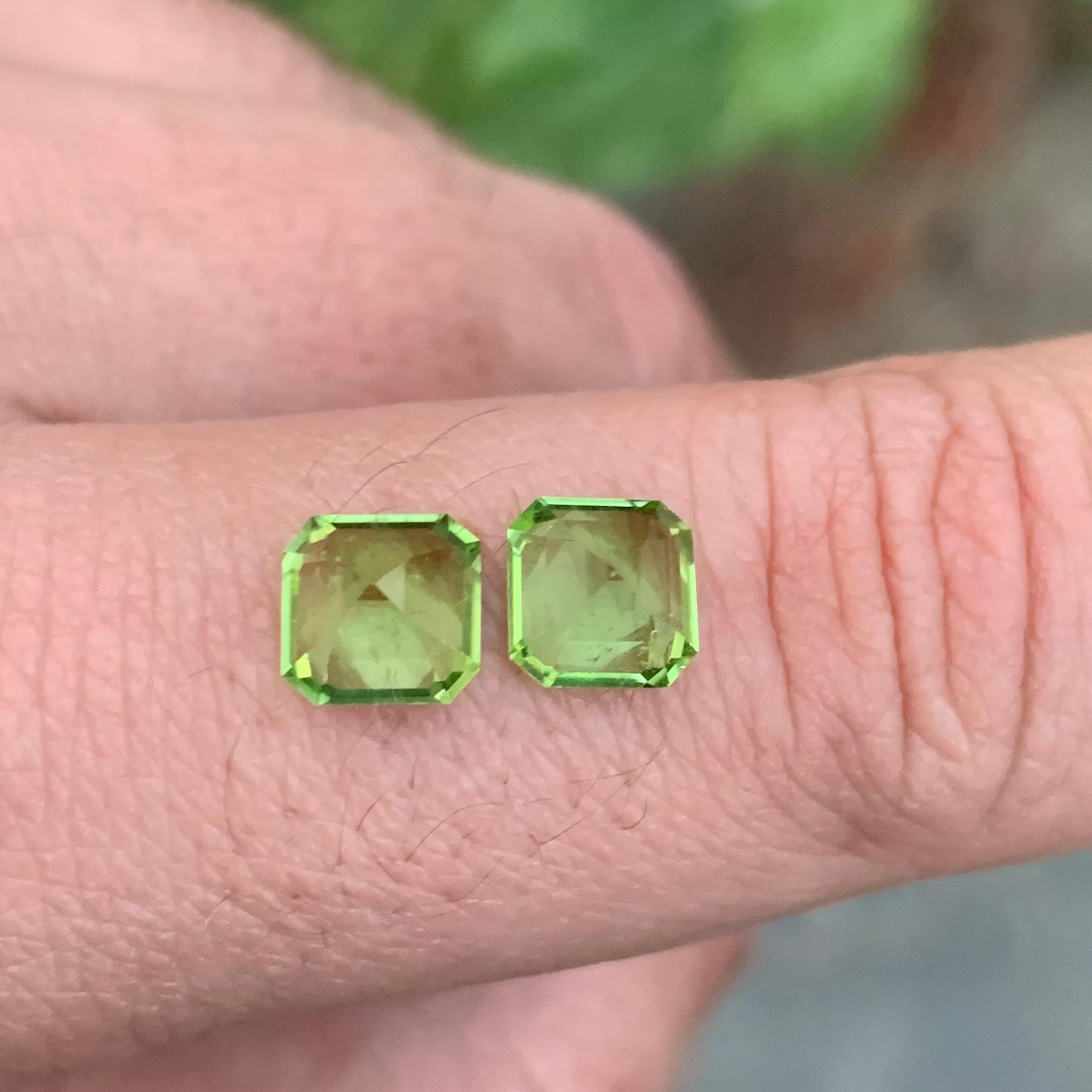 3.30 Carat Natural Loose Peridot Pieces Asscher Cut Gemstone (pierre de taille) en vente 5