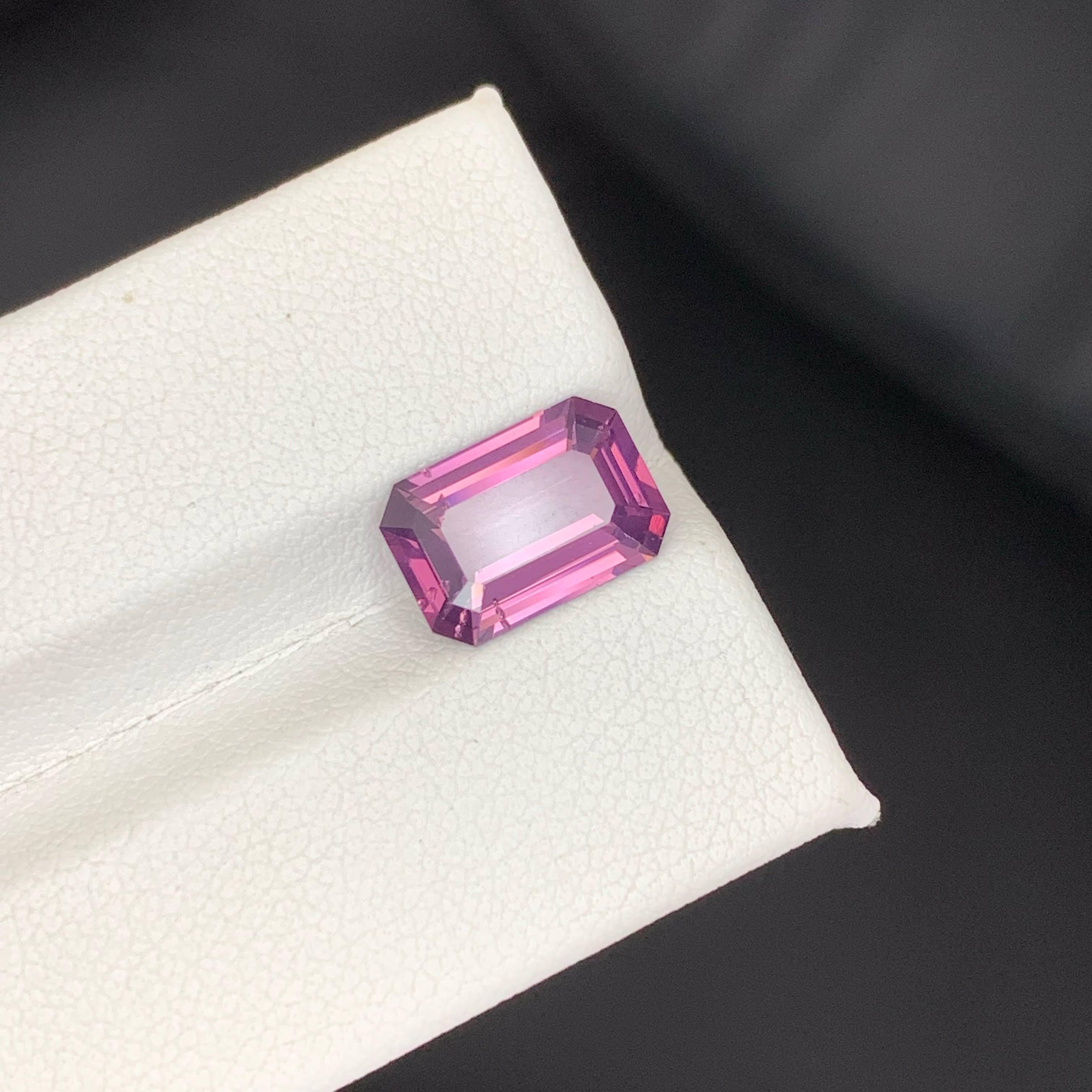 3,30 Karat natürlicher loser lila Spinell Stein Smaragdschliff burmesischer Edelstein (Moderne) im Angebot