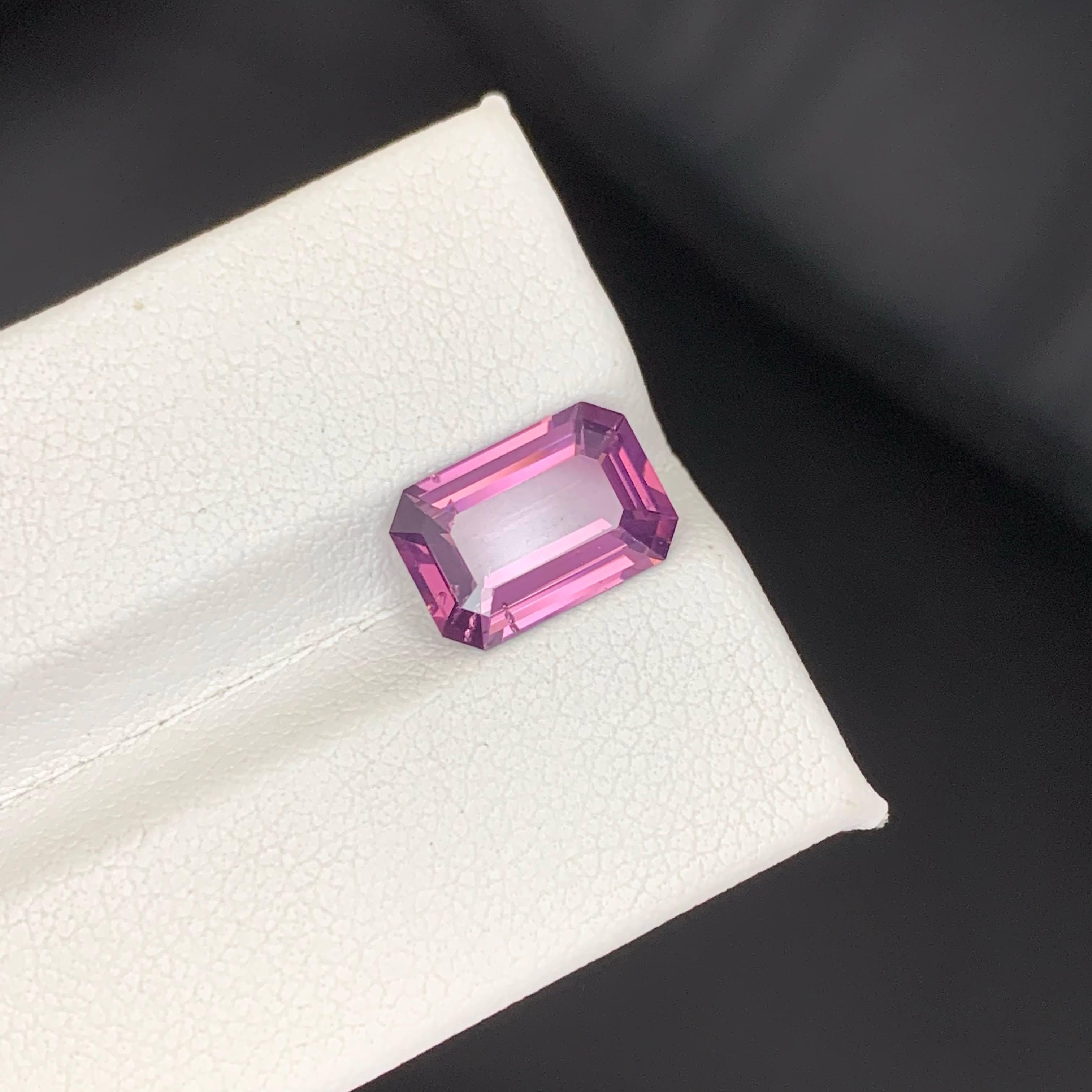 3,30 Karat natürlicher loser lila Spinell Stein Smaragdschliff burmesischer Edelstein im Zustand „Neu“ im Angebot in Bangkok, TH