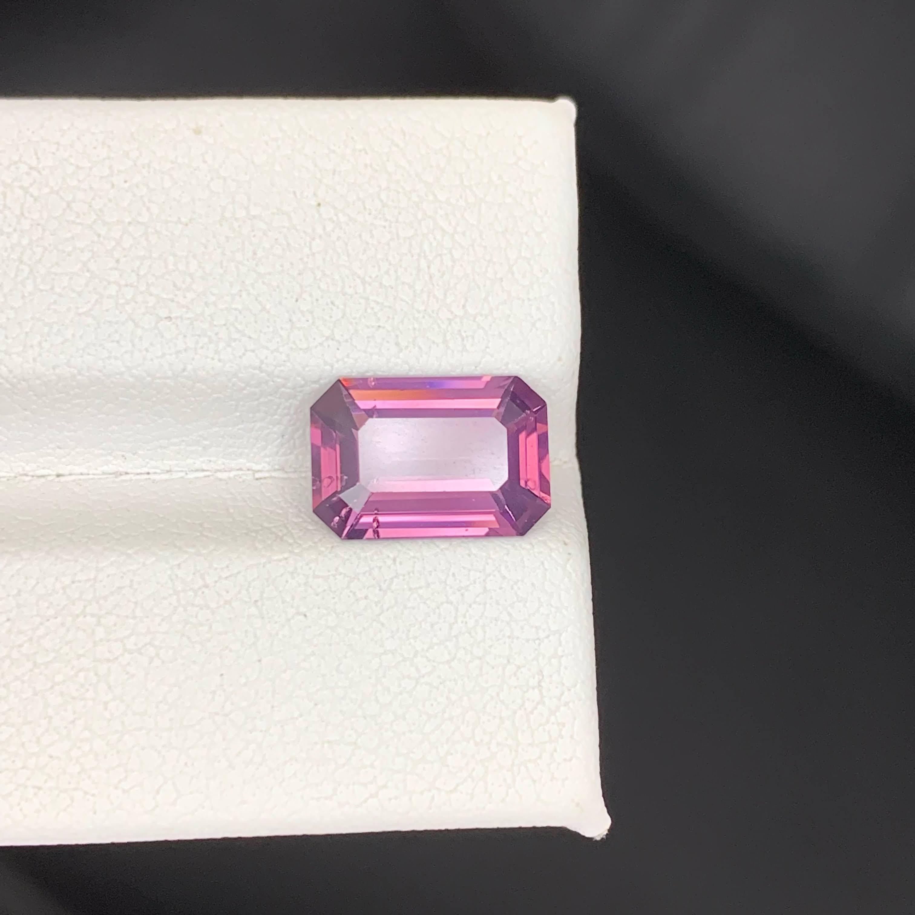 3,30 Karat natürlicher loser lila Spinell Stein Smaragdschliff burmesischer Edelstein im Angebot 1