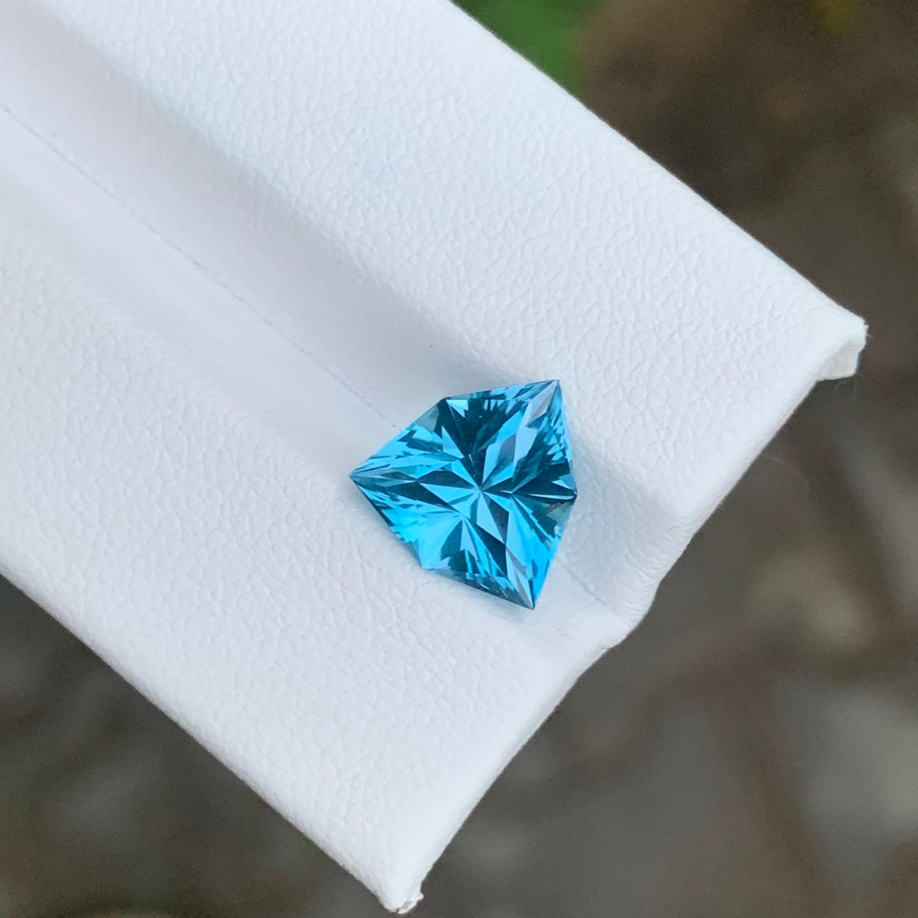 Gema suelta de 3,30 quilates en forma de escudo de topacio azul celeste natural en venta 4