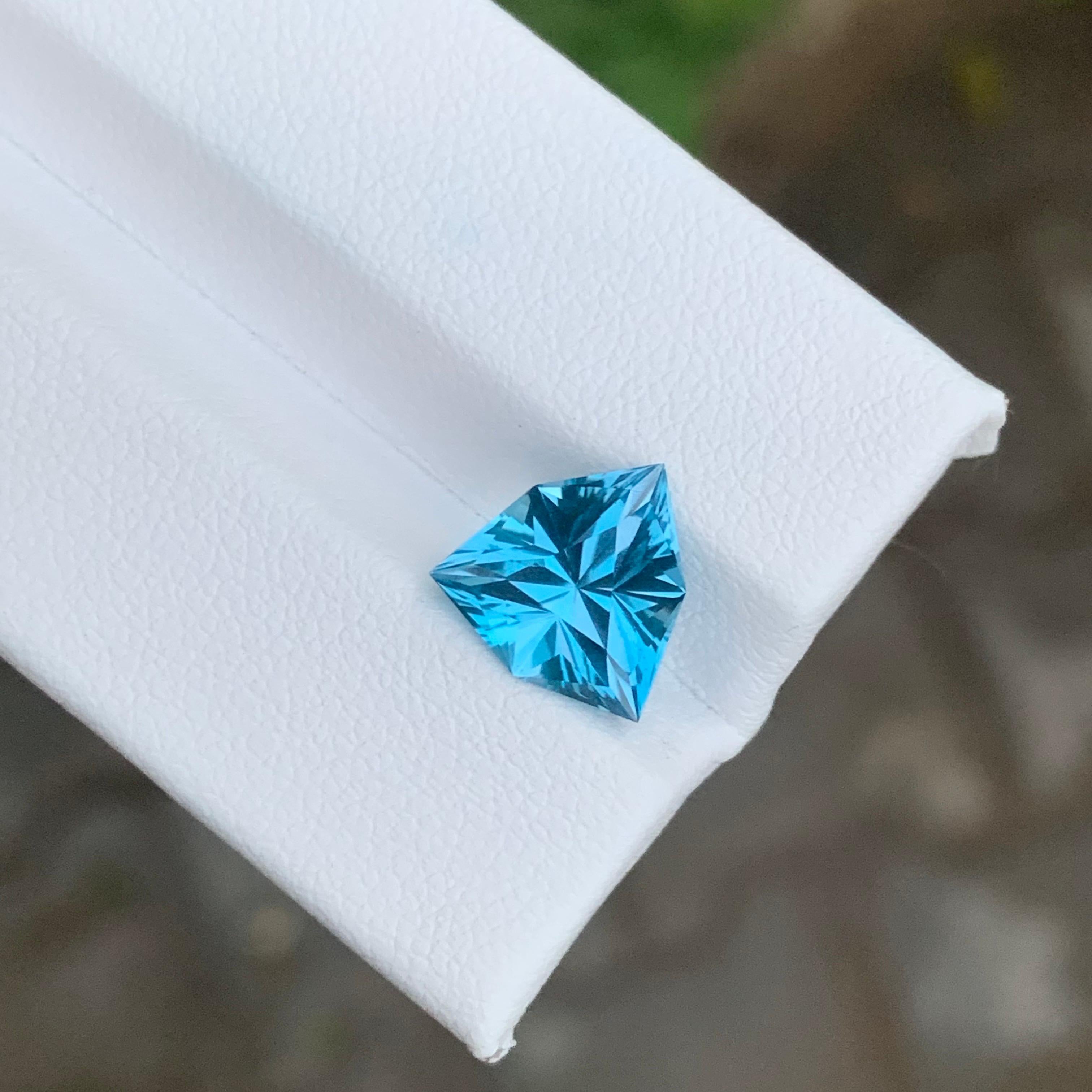 Gema suelta de 3,30 quilates en forma de escudo de topacio azul celeste natural Artes y manualidades en venta