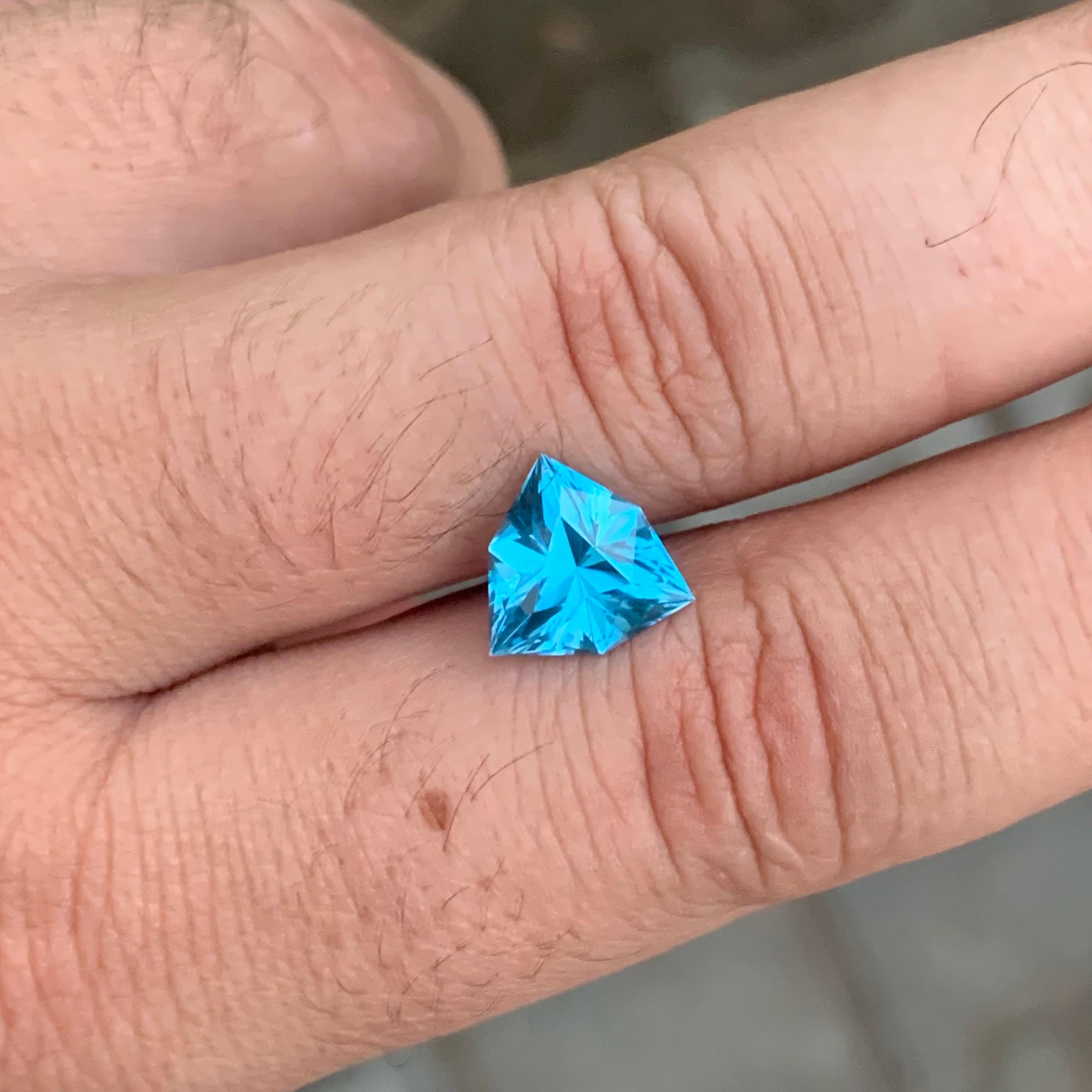 Gema suelta de 3,30 quilates en forma de escudo de topacio azul celeste natural Corte de escudo en venta