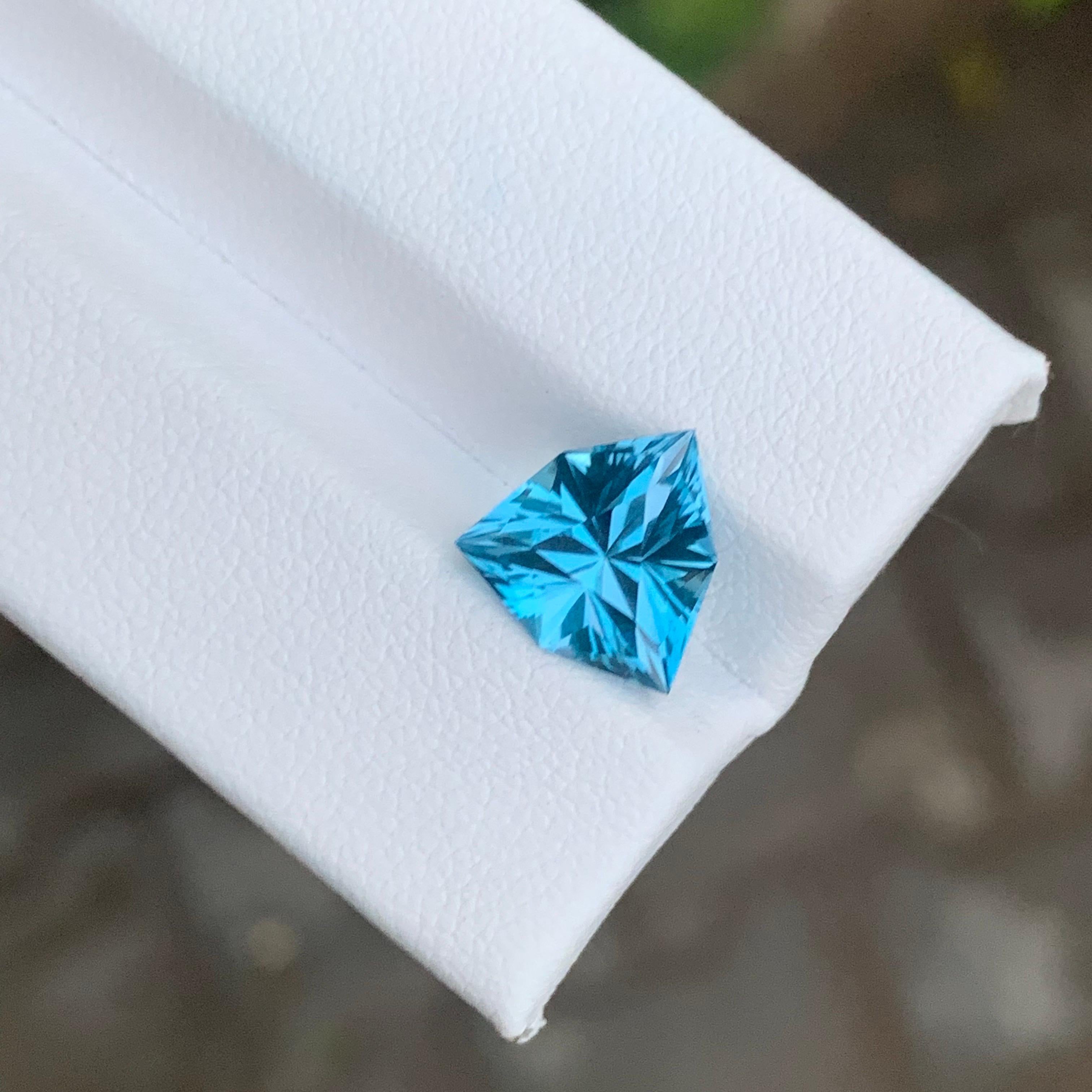 Gema suelta de 3,30 quilates en forma de escudo de topacio azul celeste natural en Nuevo estado para la venta en Peshawar, PK