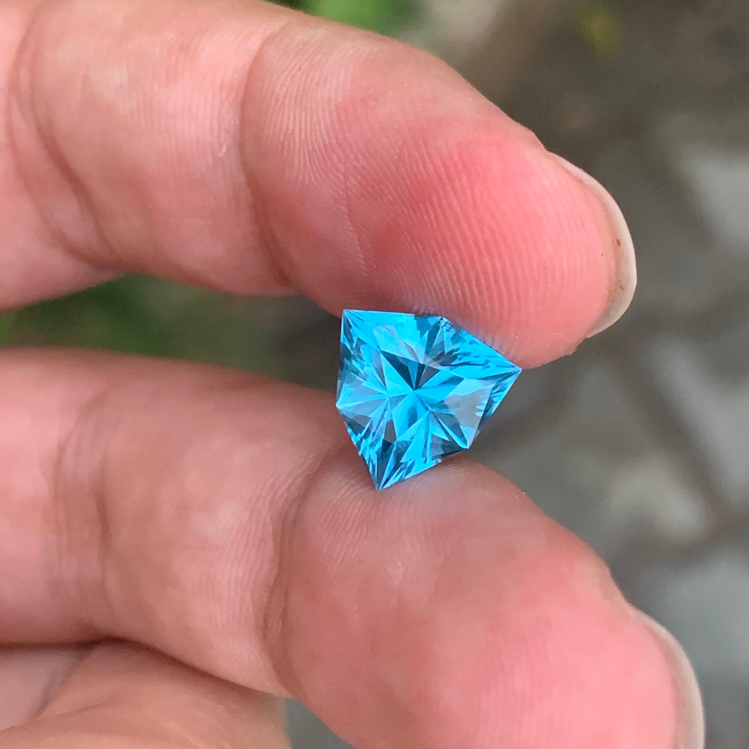 Femenino o masculino Gema suelta de 3,30 quilates en forma de escudo de topacio azul celeste natural en venta
