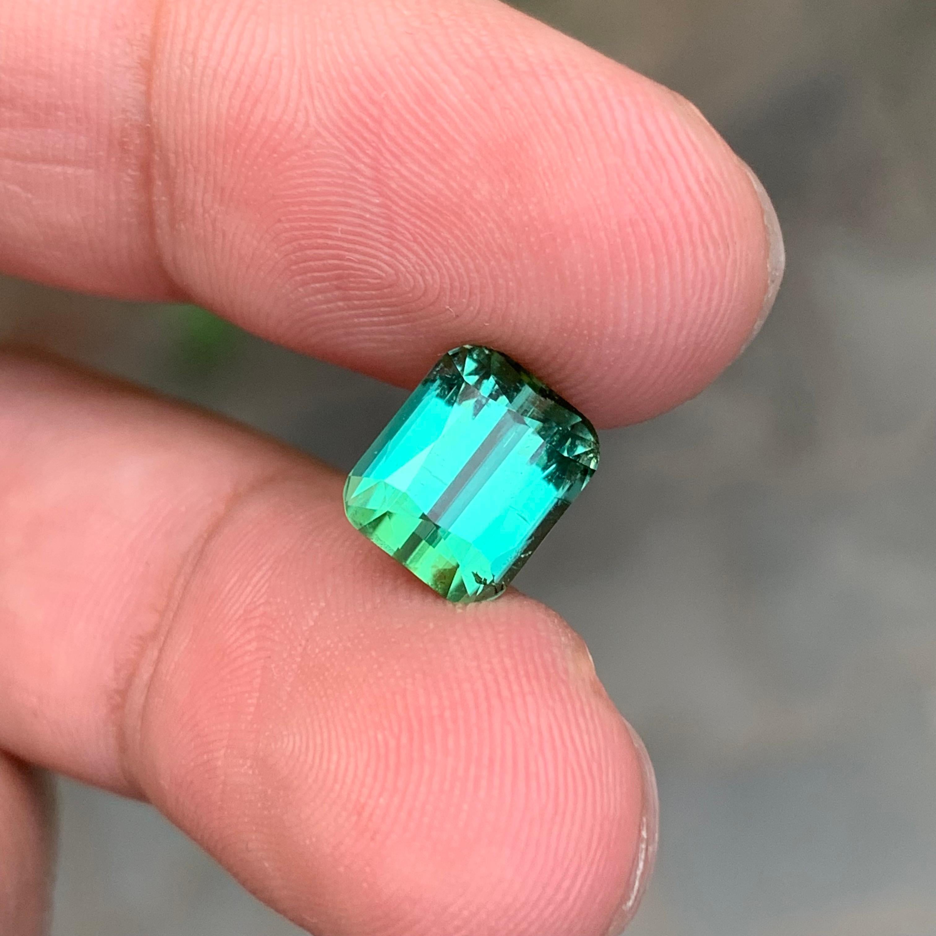 da uomo o donna 3,30 carati di tormalina verde primaverile naturale sciolta a forma di cuscino in vendita
