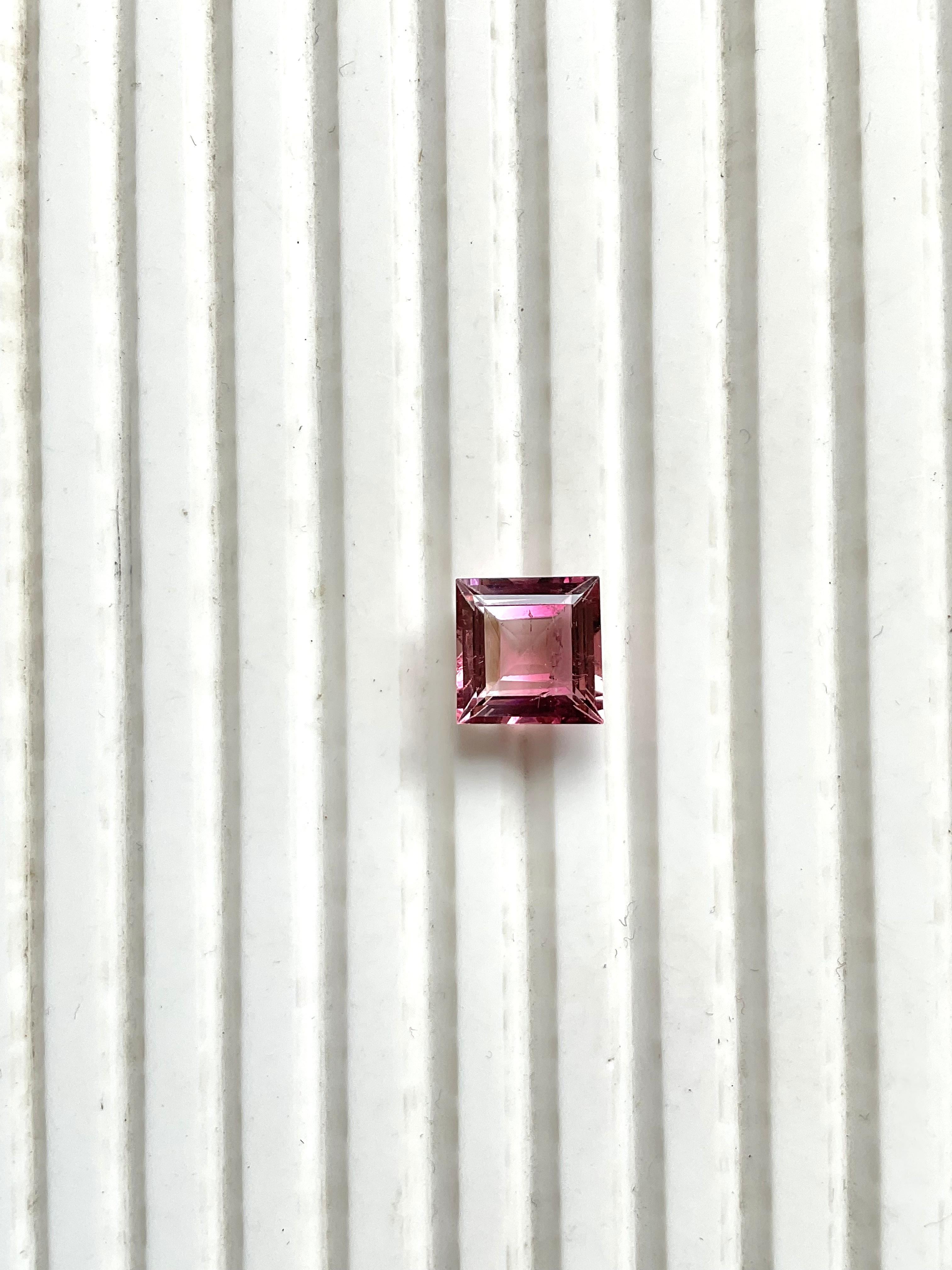 Art Déco Tormalina rosa da 3,30 carati taglio quadrato sfaccettato Pietra naturale di alta qualità in vendita