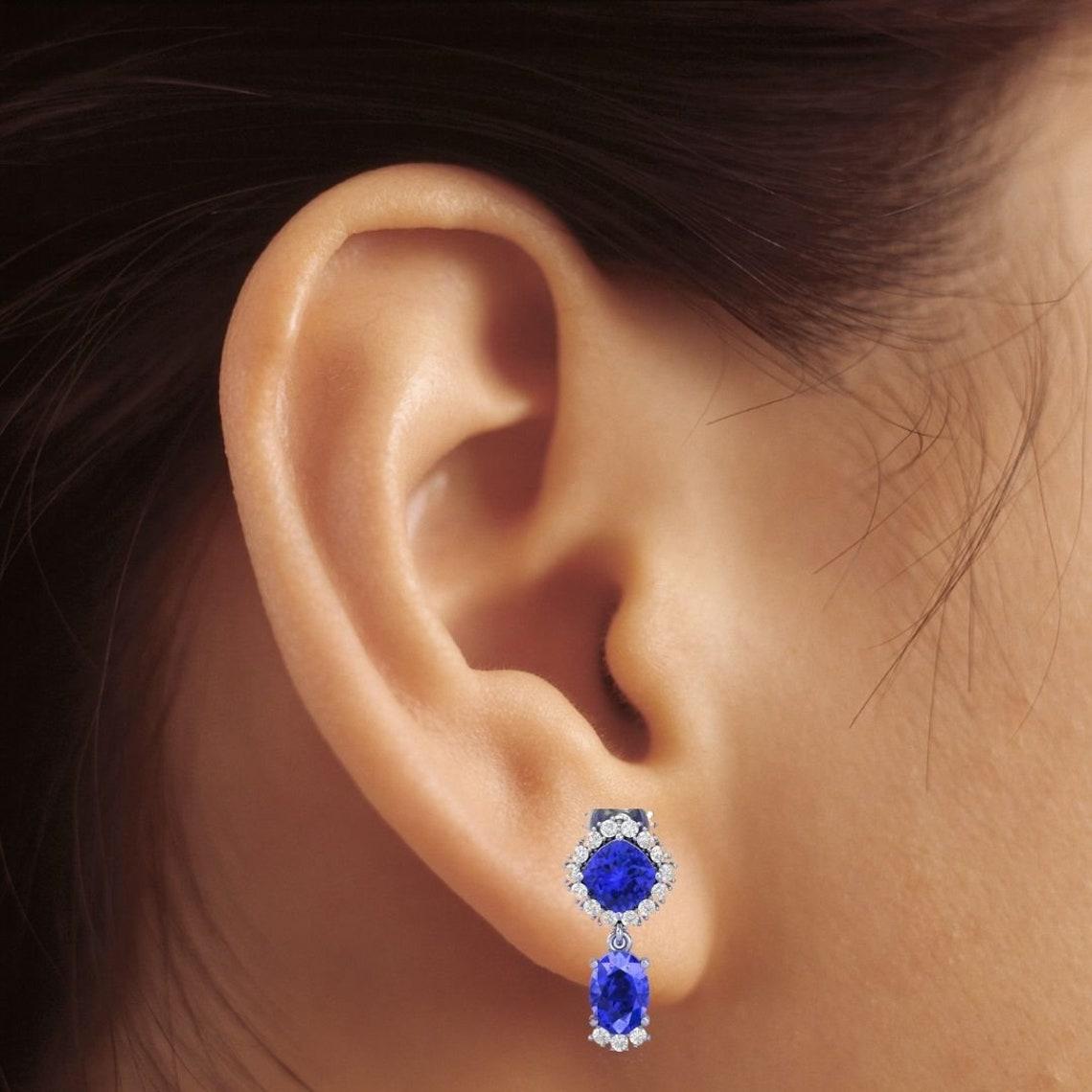 Contemporary 3.30 Carat Tanzanite Diamond Earrings 18 Karat Yellow Gold For Sale