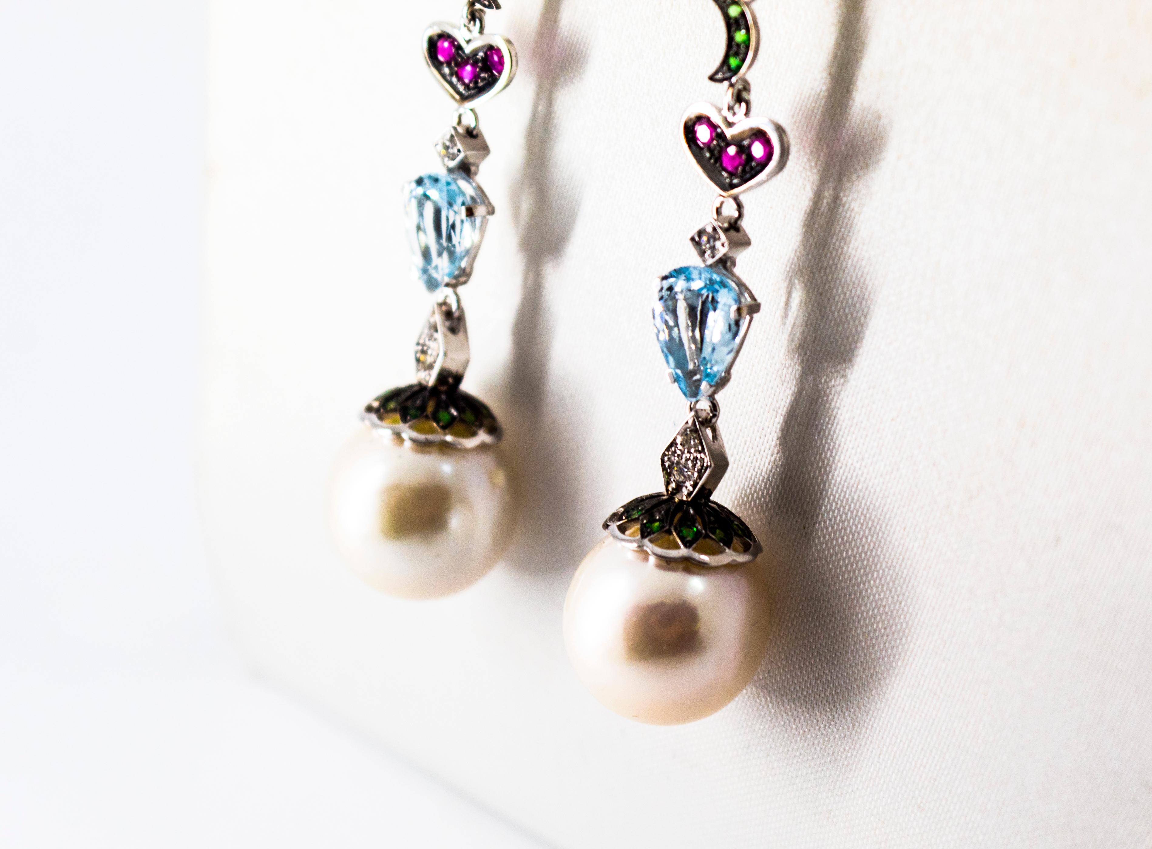 Pendants d'oreilles en or blanc avec diamants blancs de 3,30 carats, émeraudes, rubis, aigues-marines et perles Unisexe en vente