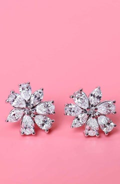 3.30 Carats Diamonds 18k Gold Flowers Earrings
