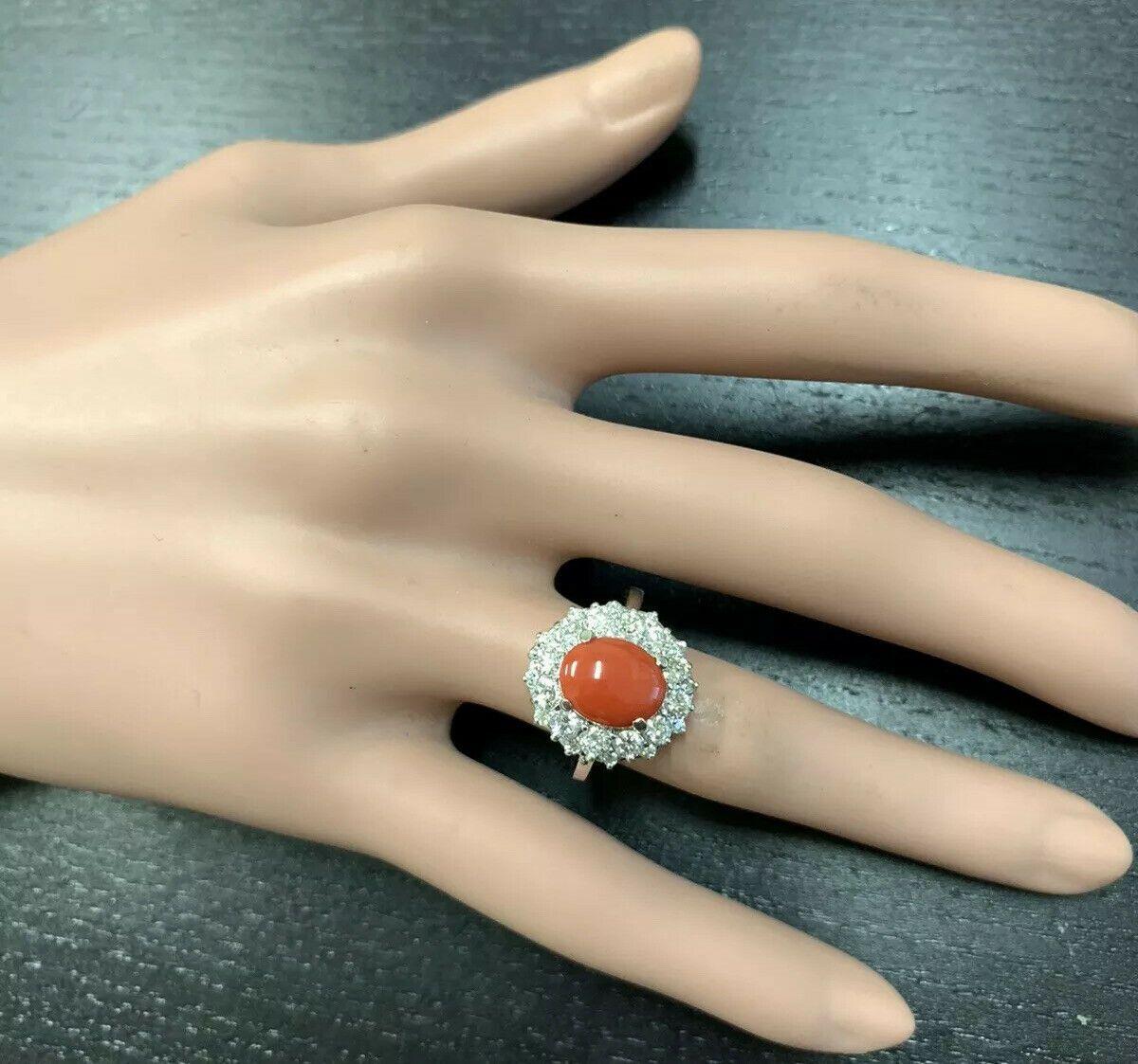 Impressionnante bague en or blanc 14 carats avec corail et diamants de 3,30 carats Pour femmes en vente