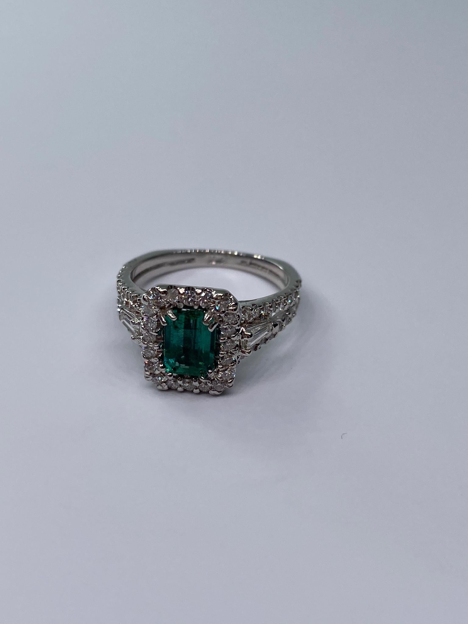3.30 Carat Natural Emerald Diamond 18 Karat White Gold Ring In New Condition For Sale In Montreux, VD