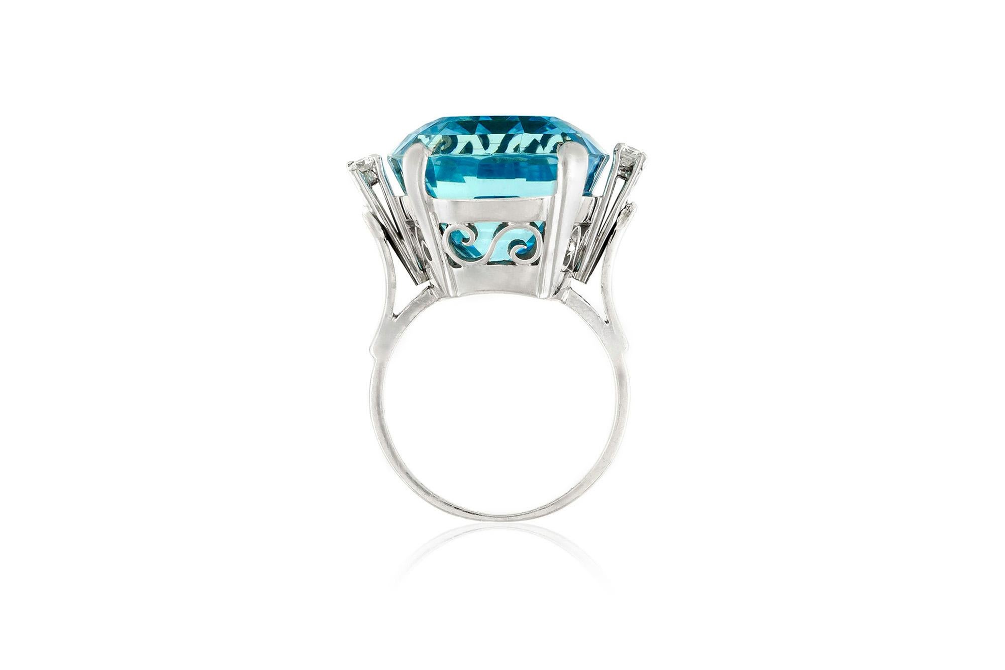 Art Deco 33,00 Karat Aquamarin-Ring mit Kissenschliff im Zustand „Gut“ im Angebot in New York, NY