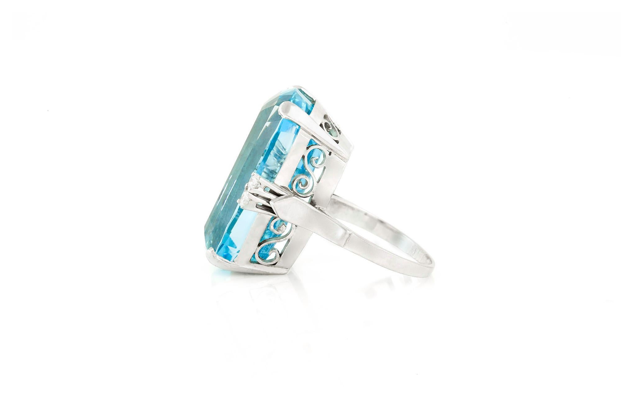 Art Deco 33,00 Karat Aquamarin-Ring mit Kissenschliff für Damen oder Herren im Angebot
