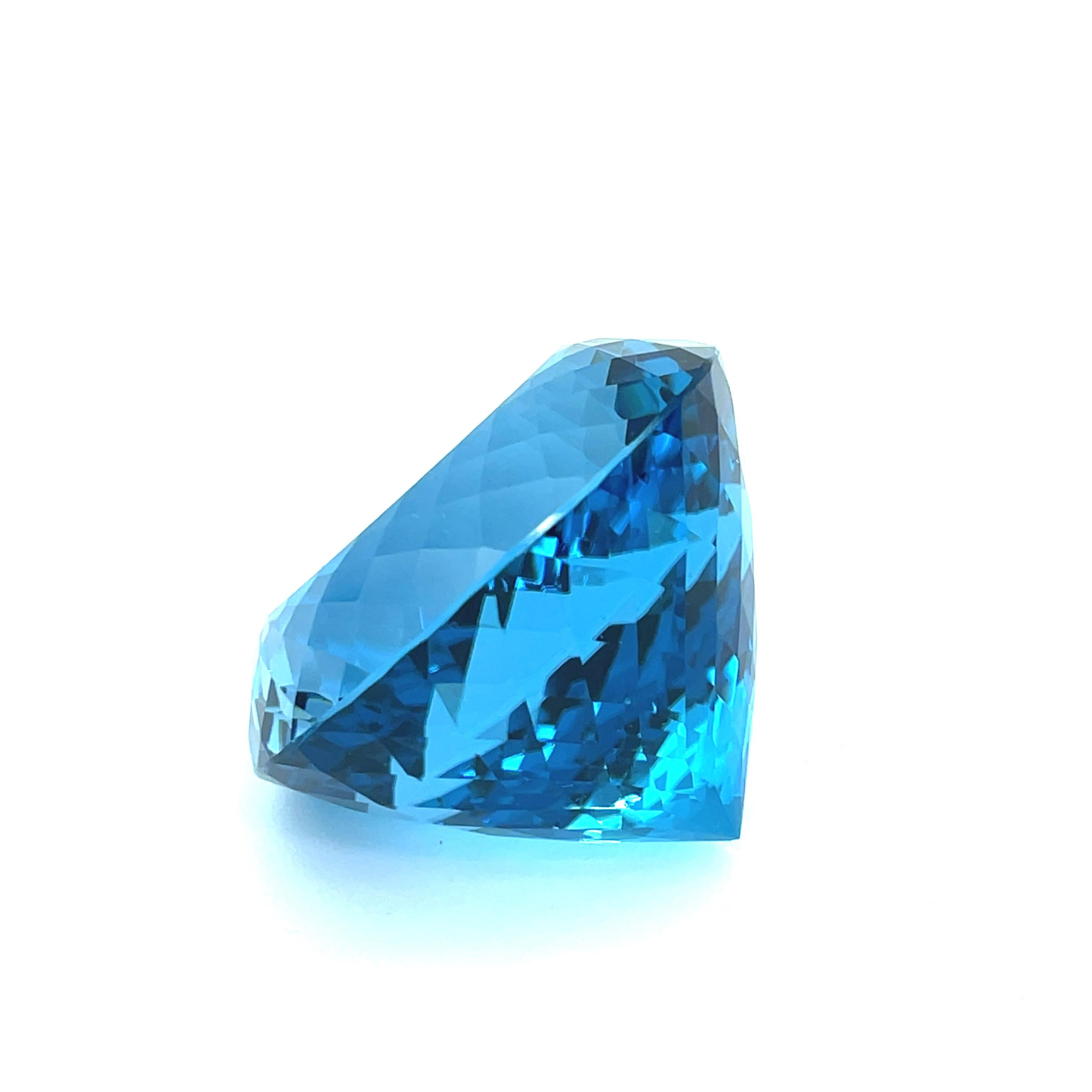 330.48 Carat Swiss Blue Topaz Faceted Round Collector Gemstone  en vente 4