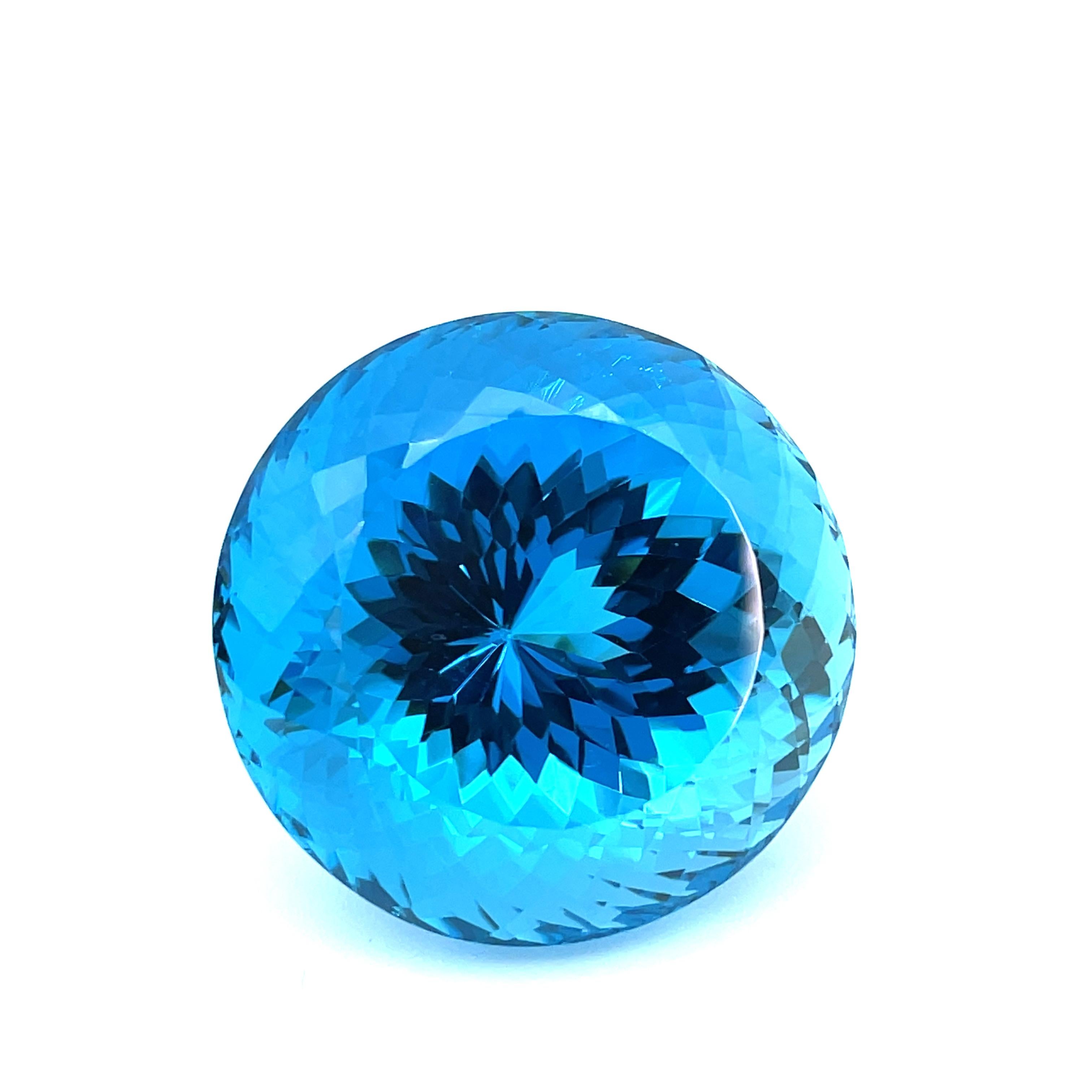 330.48 Carat Swiss Blue Topaz Faceted Round Collector Gemstone  en vente 5