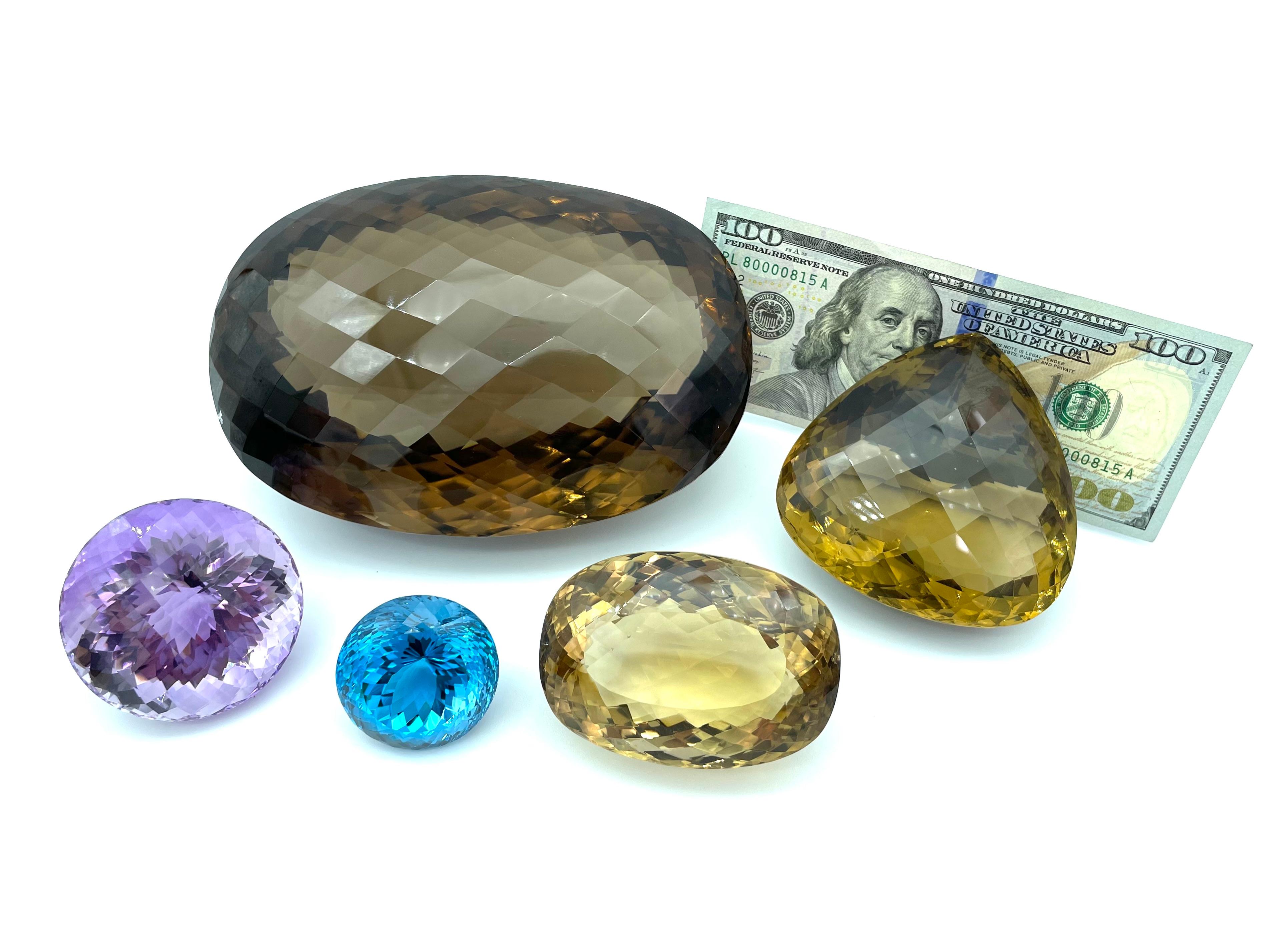 330.48 Carat Swiss Blue Topaz Faceted Round Collector Gemstone en vente 8