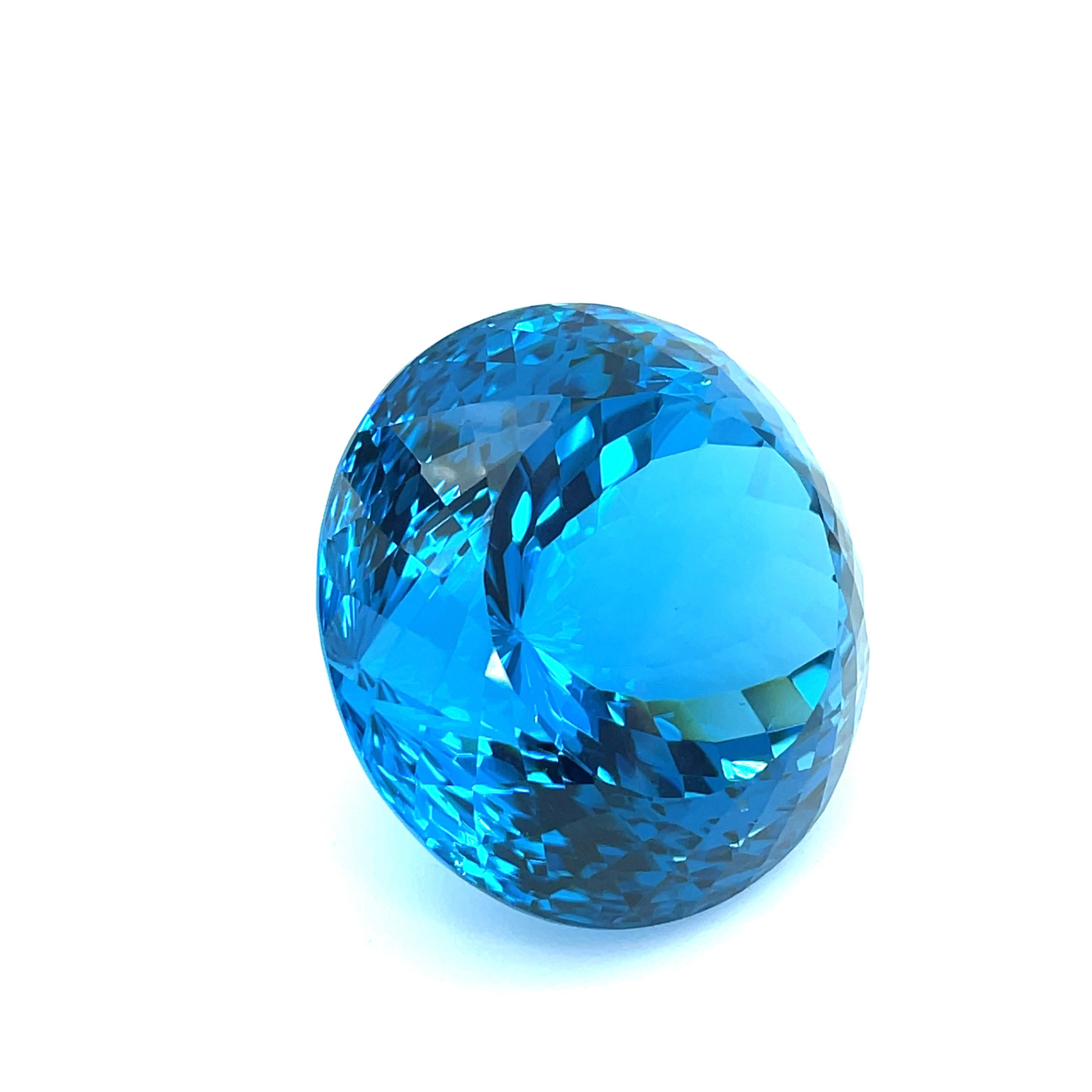 Taille ronde 330.48 Carat Swiss Blue Topaz Faceted Round Collector Gemstone  en vente