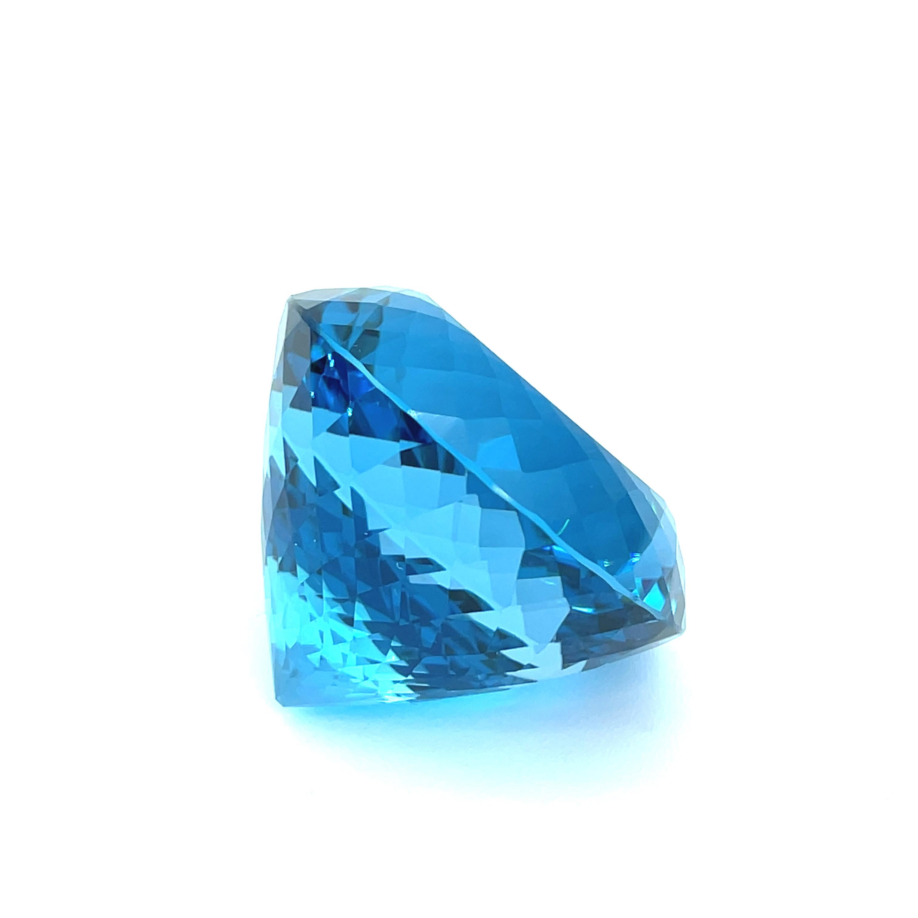 330.48 Carat Swiss Blue Topaz Faceted Round Collector Gemstone  Neuf - En vente à Los Angeles, CA