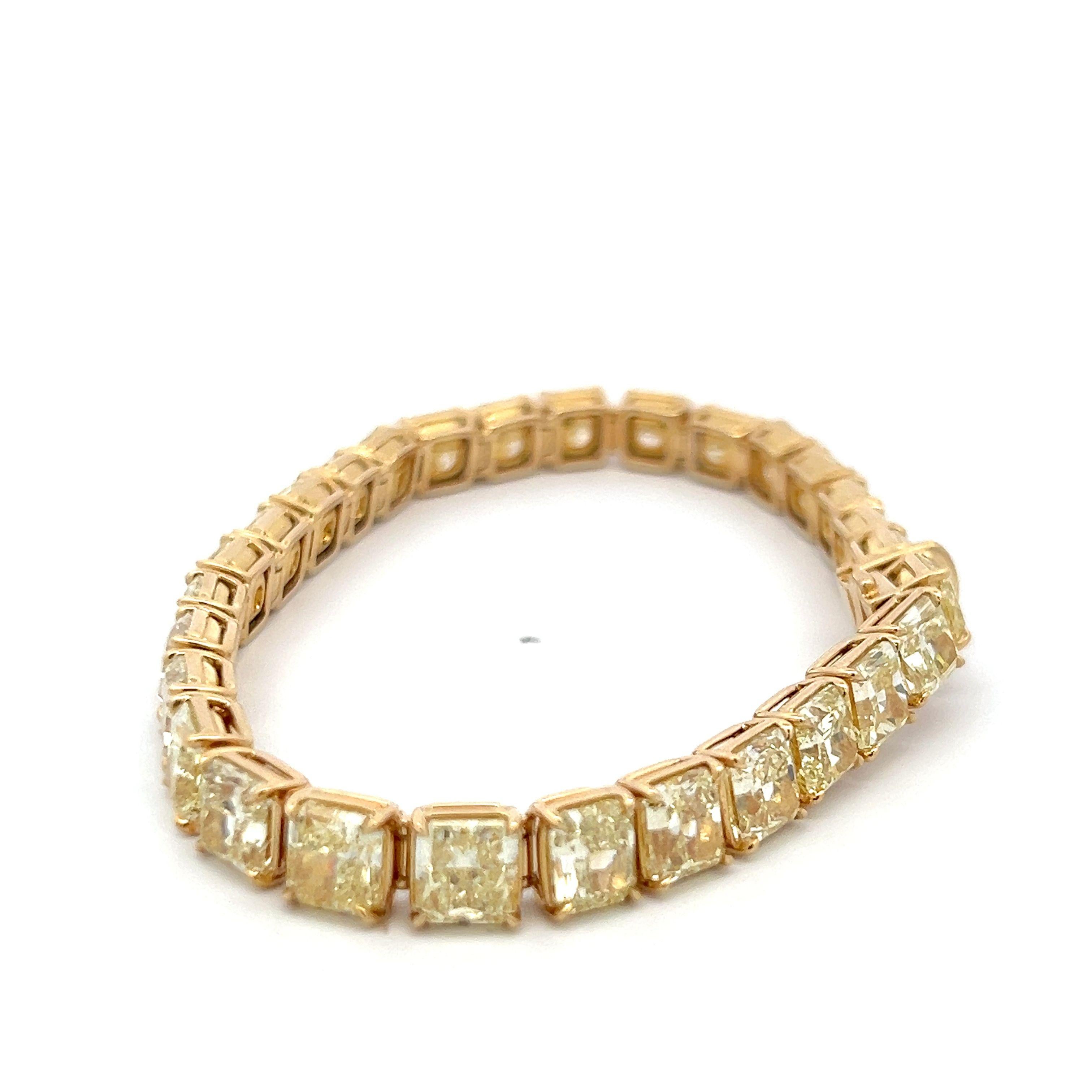 Bracelet en or jaune 18 carats avec diamants jaunes fantaisie taille radiant de 33,09 carats VVS2-SI1 en vente 1