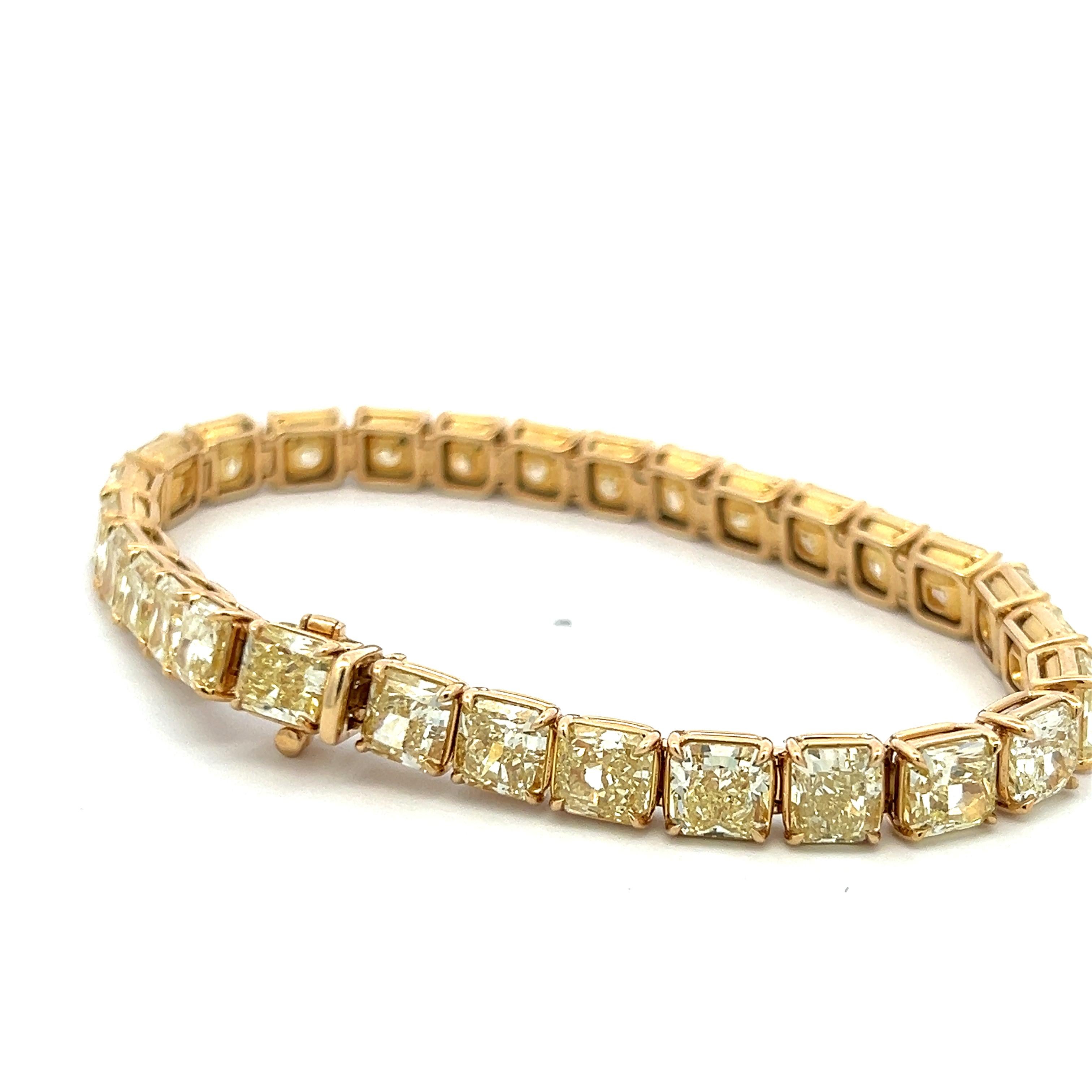Bracelet en or jaune 18 carats avec diamants jaunes fantaisie taille radiant de 33,09 carats VVS2-SI1 en vente 4