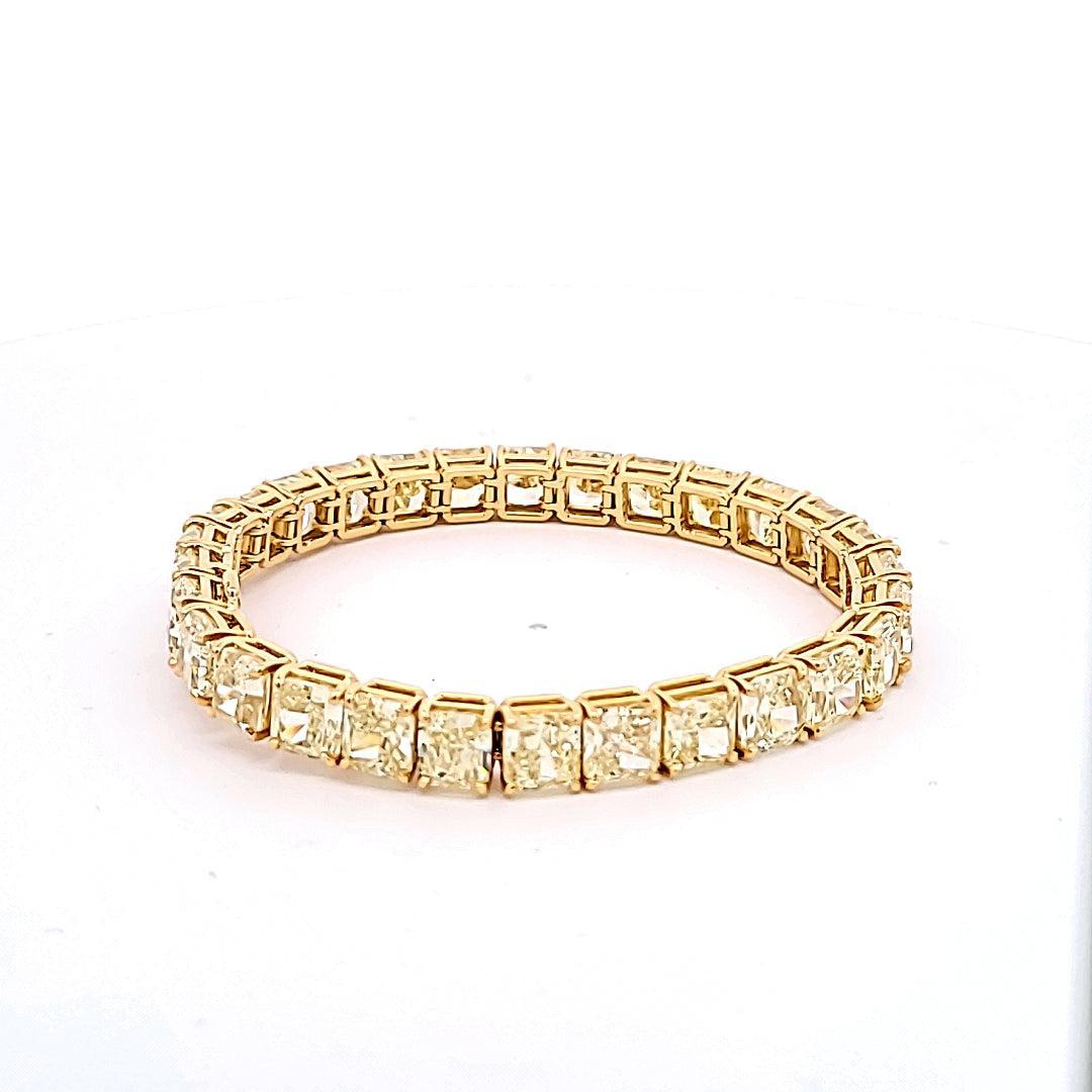 Taille radiant Bracelet tennis 18 carats avec diamant jaune fantaisie taille radiant 33,09 carats VVS2-SI1 en vente