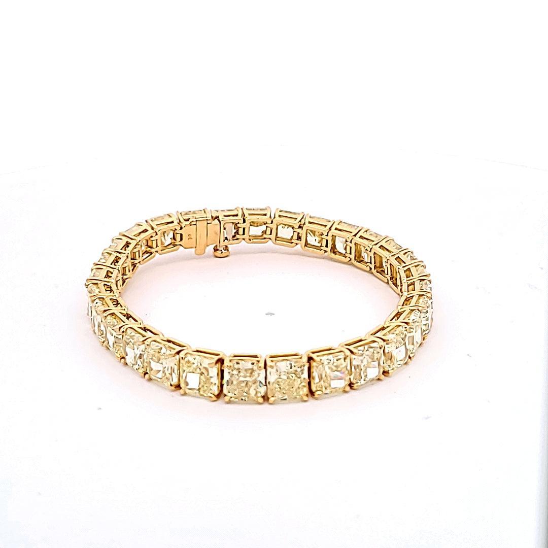 Bracelet tennis 18 carats avec diamant jaune fantaisie taille radiant 33,09 carats VVS2-SI1 Bon état - En vente à New York, NY