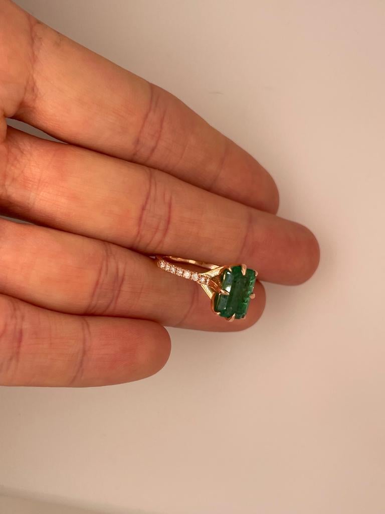 For Sale:  3.30ct Emerald and diamond ring set in 18ct rose gold  4