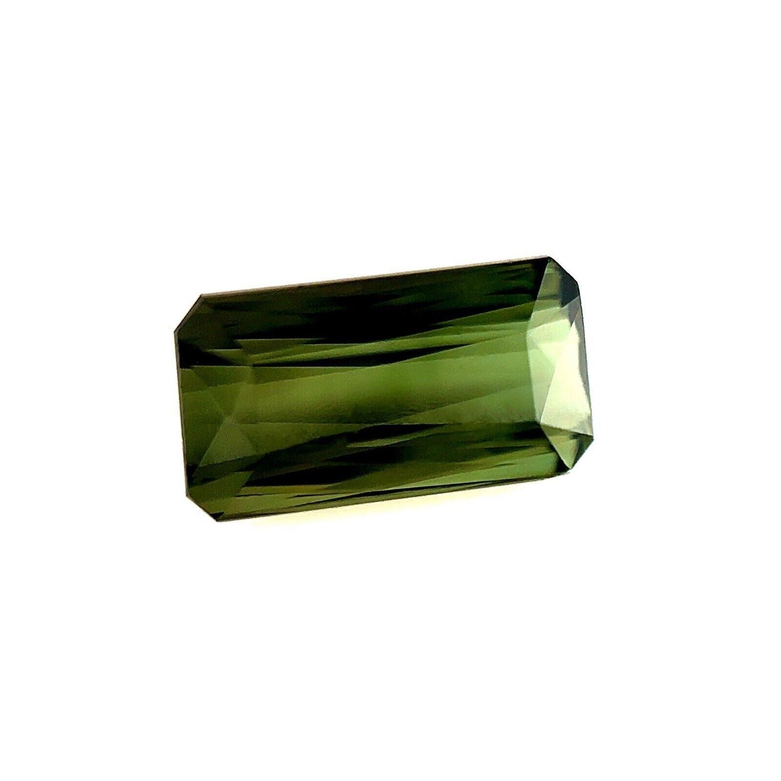 3.30ct Natürlicher Grüner Turmalin Fancy Scissor Smaragd Oktagon Schliff 11.2x5.8mm VVS

Natürlicher grüner Turmalin Edelstein.
3.30 Karat mit einer schönen tiefgrünen Farbe und ausgezeichneter Reinheit. VVS.
Außerdem hat er einen ausgezeichneten
