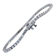 3.30ct. Bracelet « tennis » classique en diamants ronds naturels, en or blanc 14 carats*