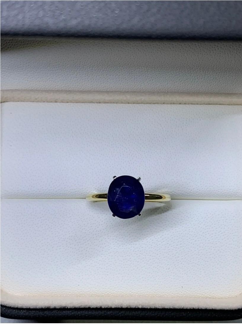 3.30ct Sapphire Solitaire Engagement Ring In 18ct Yellow Gold Lab Grown
This 18ct yellow gold ring with a beautiful oval sapphire stone is perfect for engagement or any special occasion. The royal blue sapphire with a total carat weight of 3.30ct is