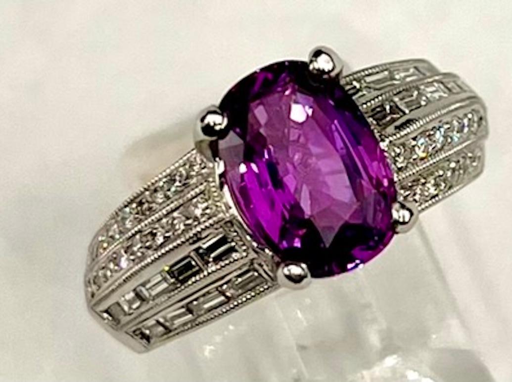 Contemporary 3.30Ct Very Fine Oval Natural Purple/Pink Sapphire Platinum Ring For Sale