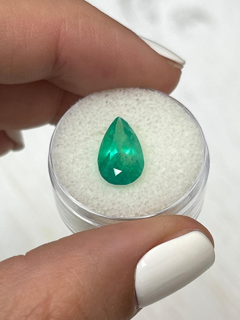 3,31 Quilates 14,5x8 Largo Esmeralda Verde Colombiana - Talla Pera Mayo Birthstone Gemston en Nuevo estado para la venta en Jupiter, FL