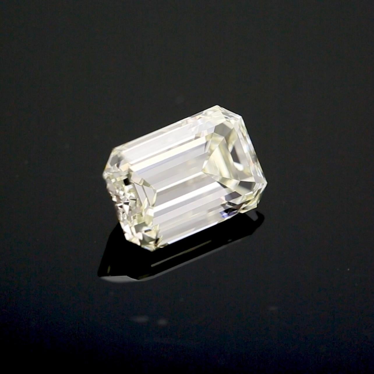 3.31 Carat Elongated Emerald Cut Diamond – O-P Color, VS1 Clarity In New Condition For Sale In Ramat Gan, IL
