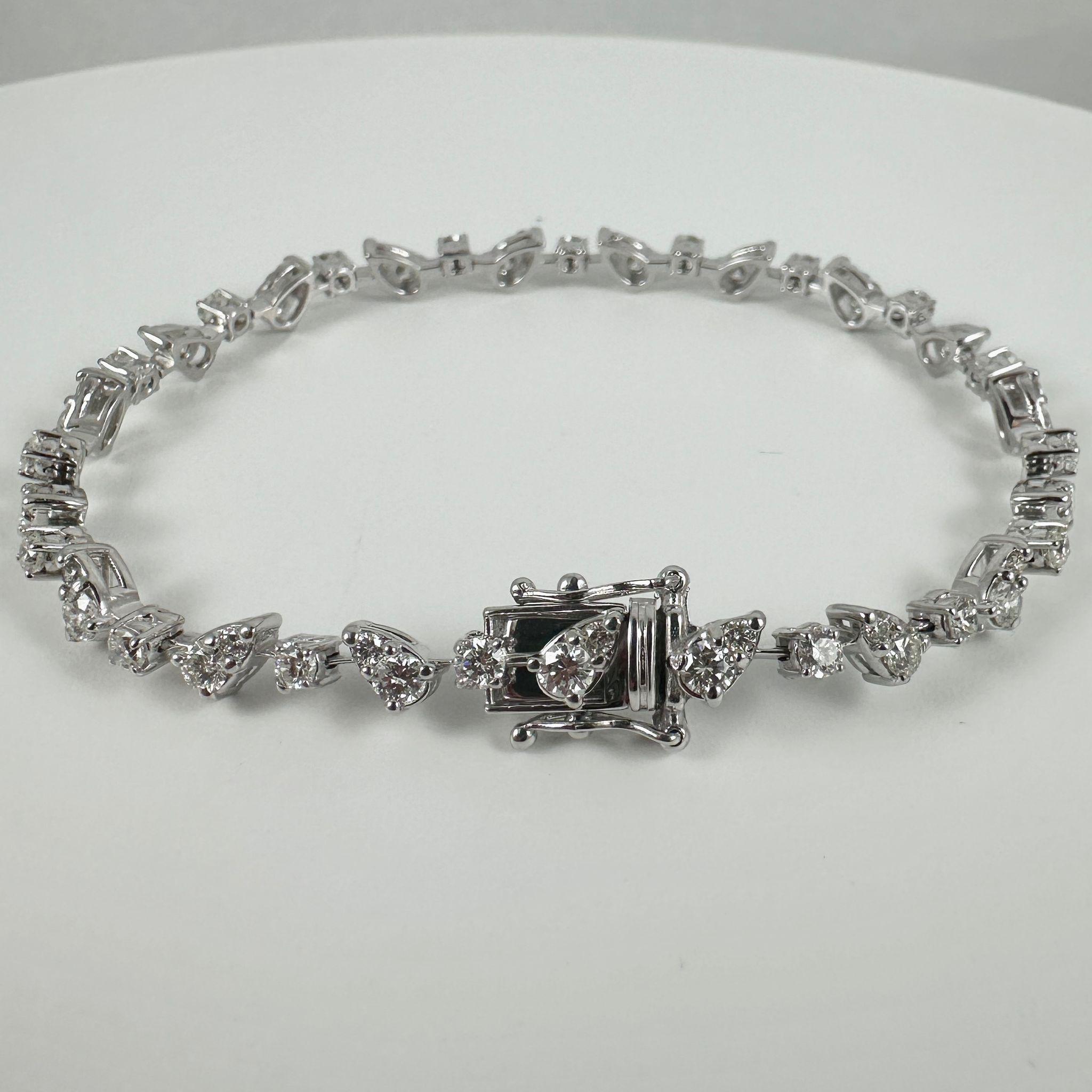 da uomo o donna Bracciale fashion con diamante rotondo a forma di pera da 3,31 carati in oro bianco 14K in vendita