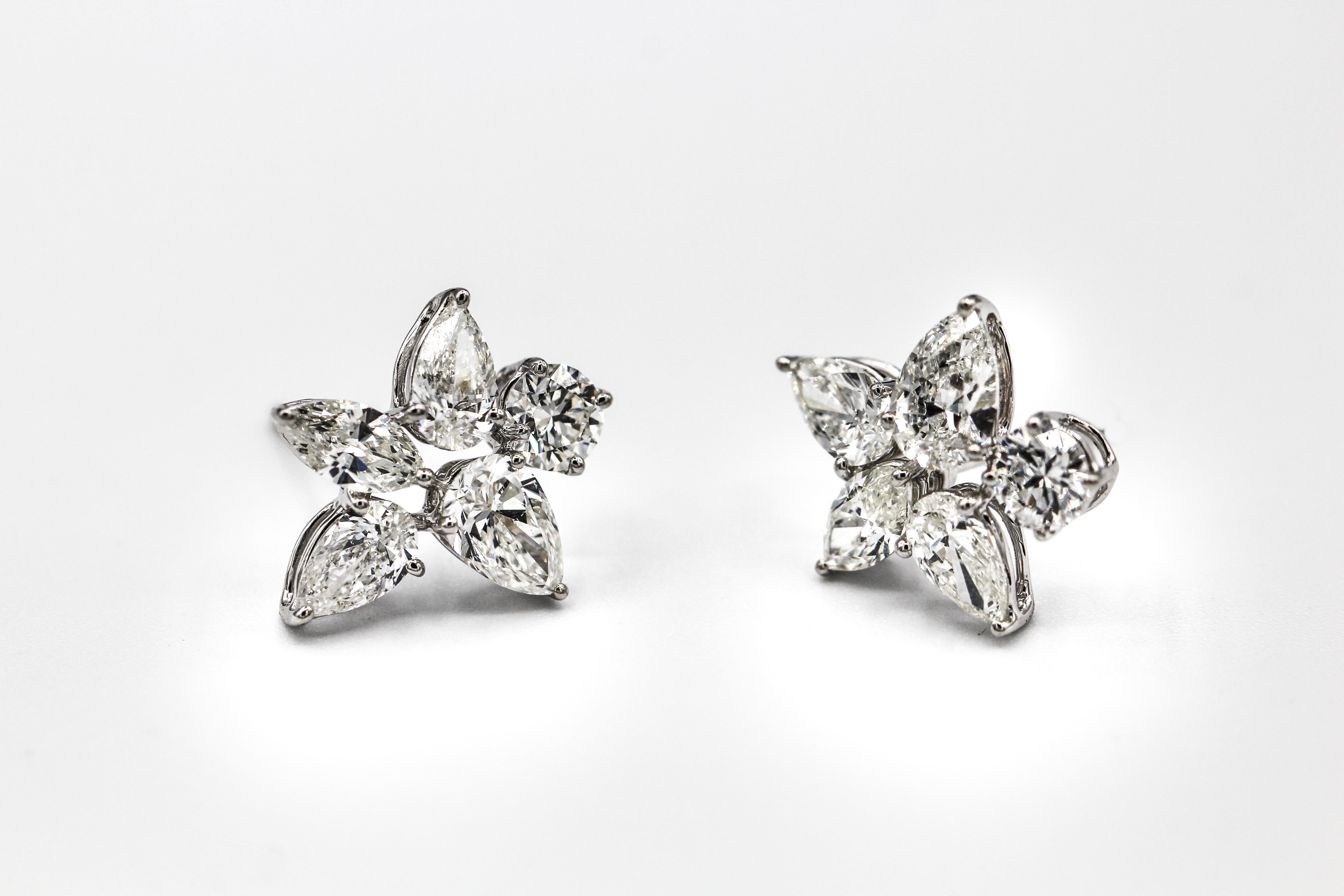 Modern 3.31 Carat Star Cluster Diamond Earrings For Sale
