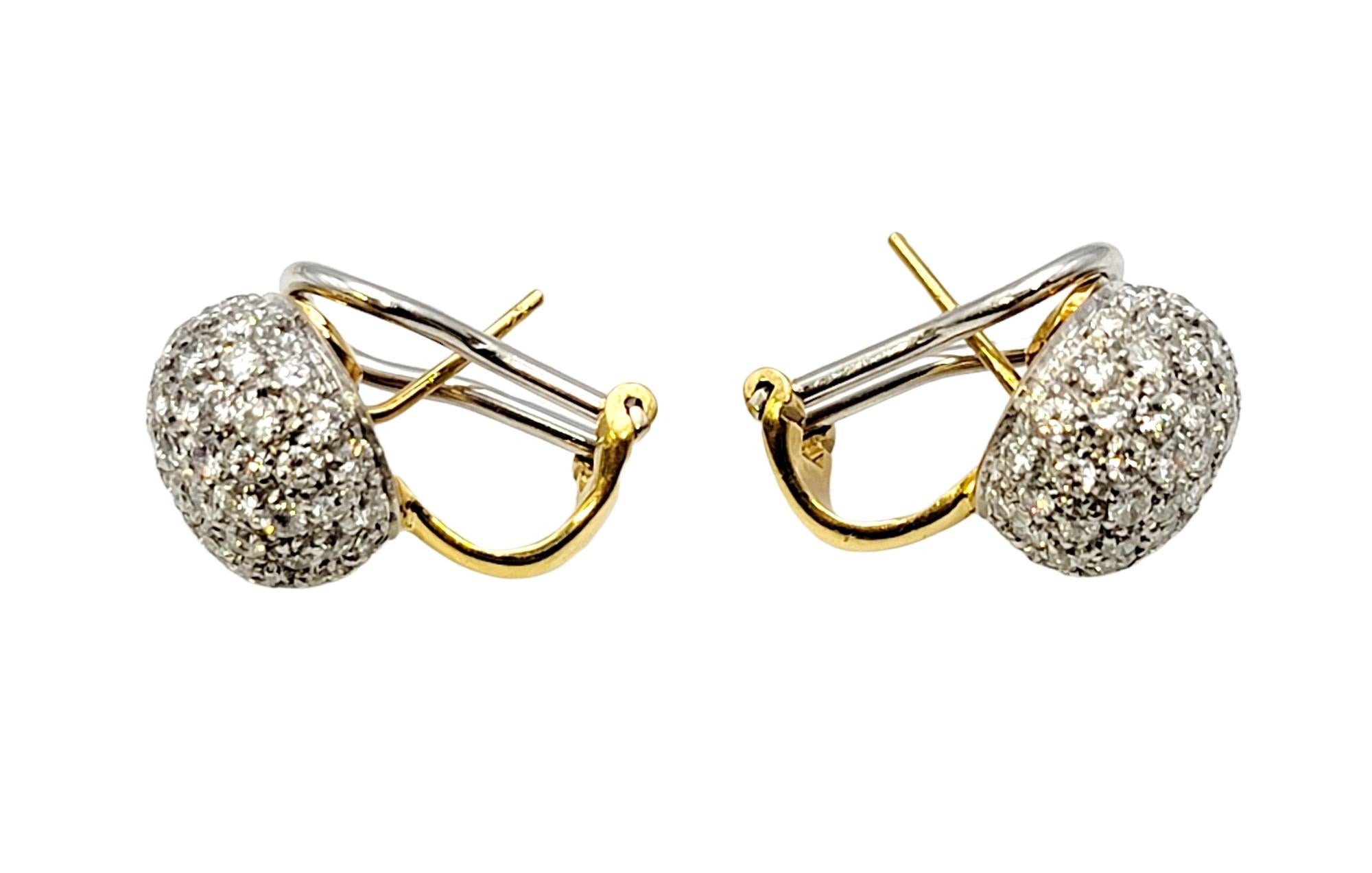 3,61 Karat Gesamt Pave Diamant Huggie Halbcreolen-Ohrringe aus 18 Karat Gold im Angebot 1