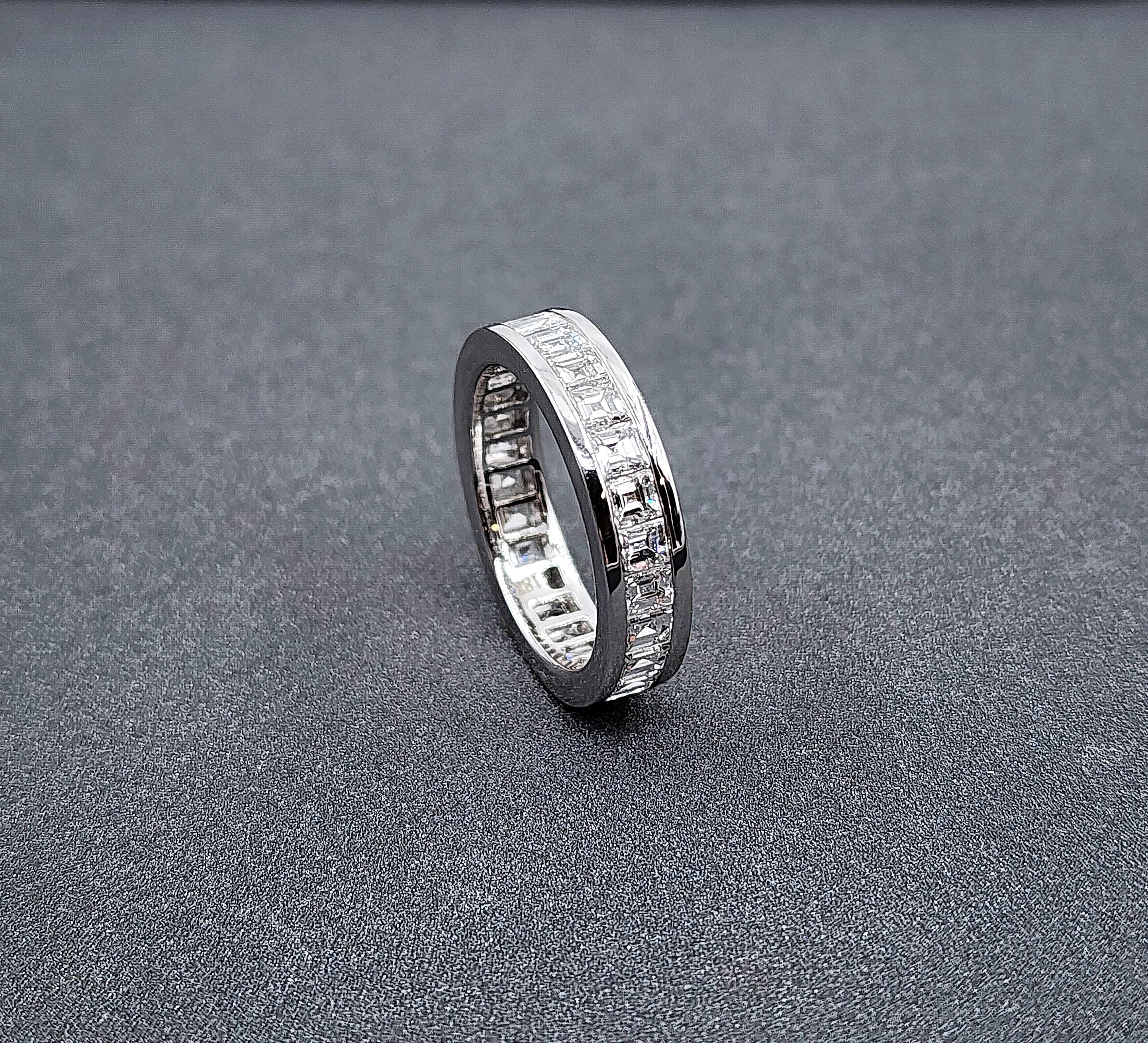 Women's or Men's 3.31 ct Asscher Cut Diamond Eternity Band For Sale