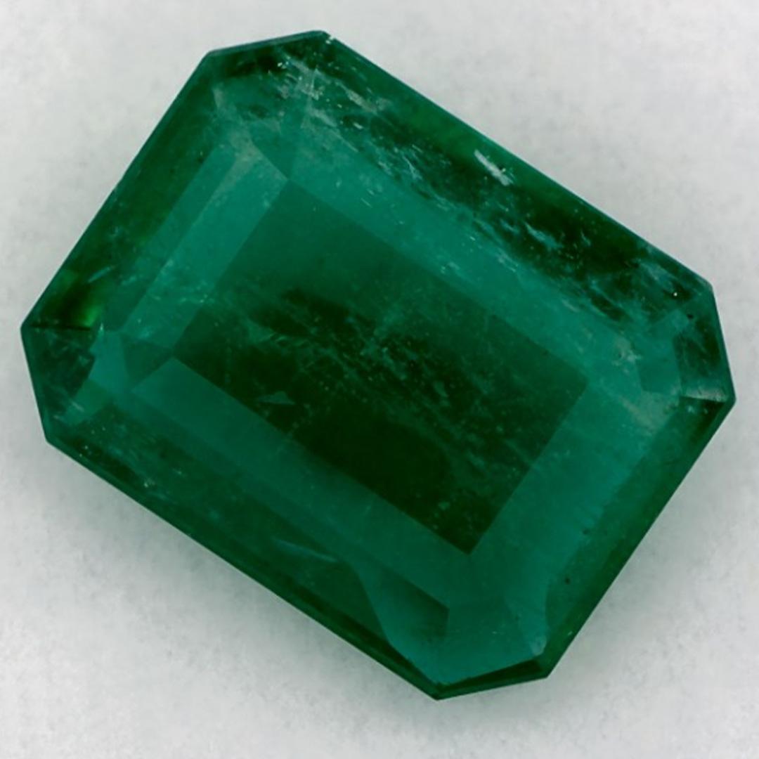 Con un vibrante tono verde, la piedra de nacimiento de mayo es un símbolo del renovado crecimiento primaveral. 

Explora la vibrante colección de esmeraldas, rubíes y zafiros de nuestra tienda, disponibles como gemas sueltas y combinadas con nuestra