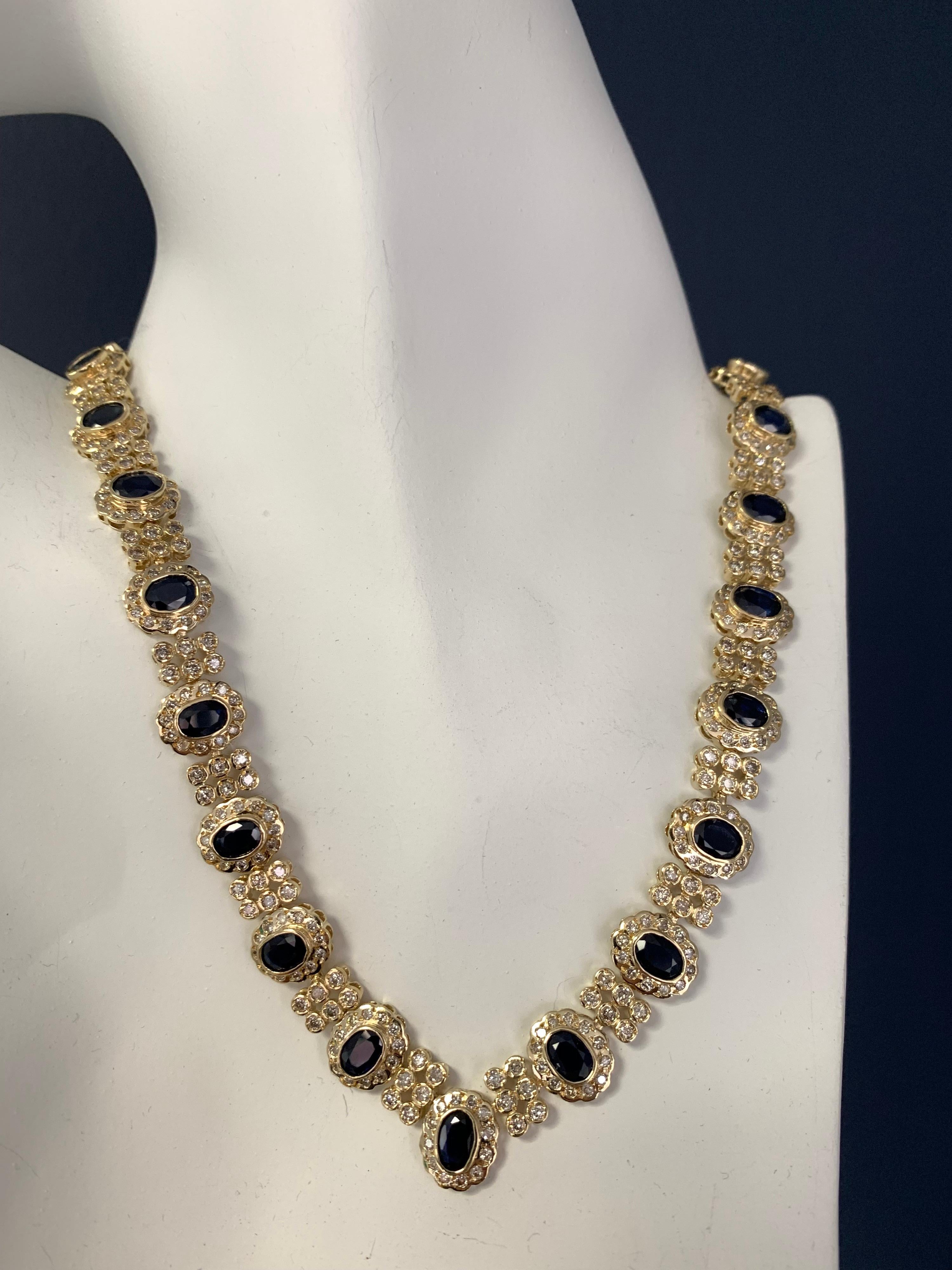 Oval Cut Retro Gold 33.10 Carat Natural Oval Deep Blue Sapphire and Diamond Necklace 1970 For Sale