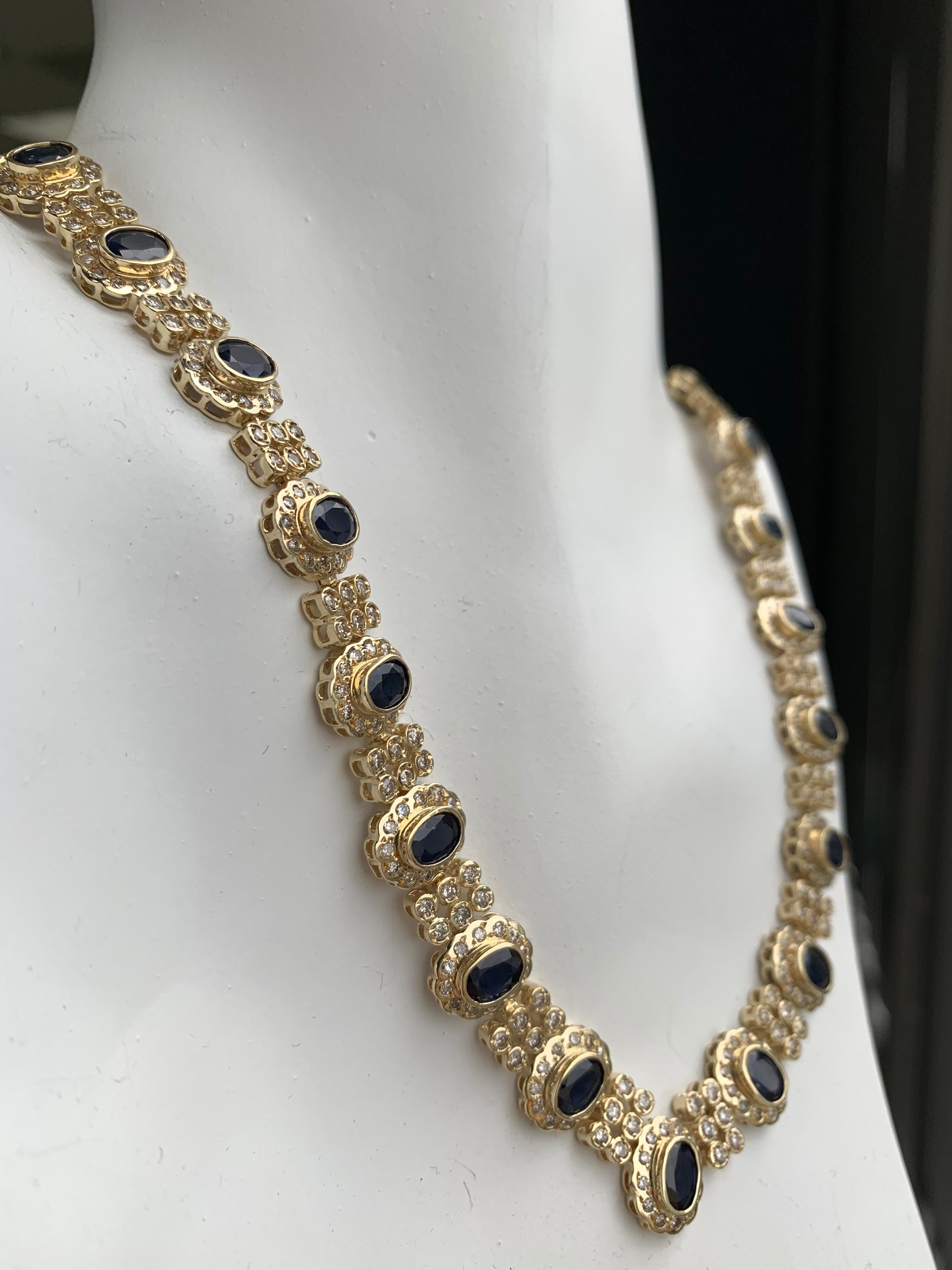 Retro Gold 33.10 Carat Natural Oval Deep Blue Sapphire and Diamond Necklace 1970 In Good Condition For Sale In Los Angeles, CA