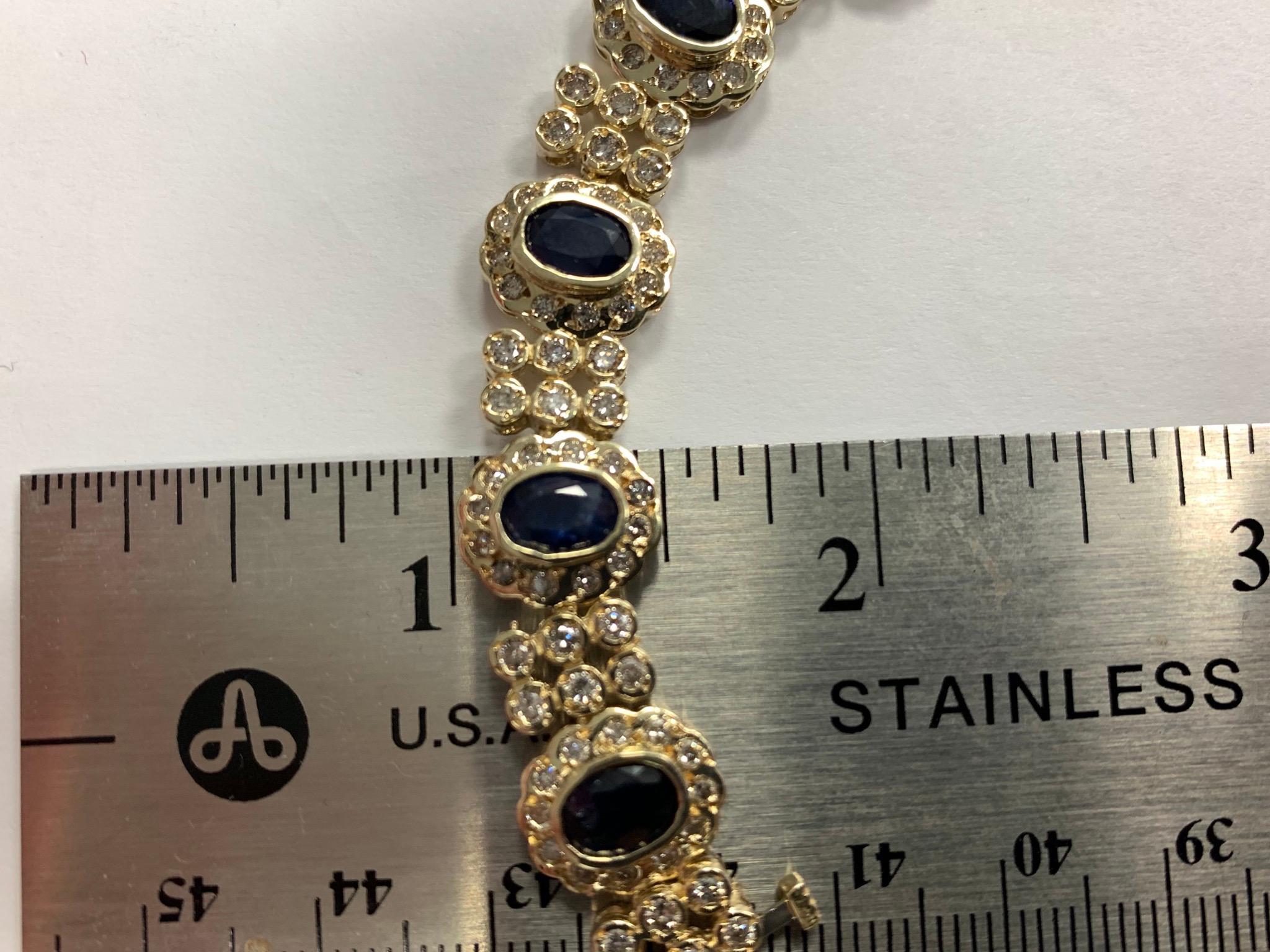 Retro Gold 33.10 Carat Natural Oval Deep Blue Sapphire and Diamond Necklace 1970 For Sale 2