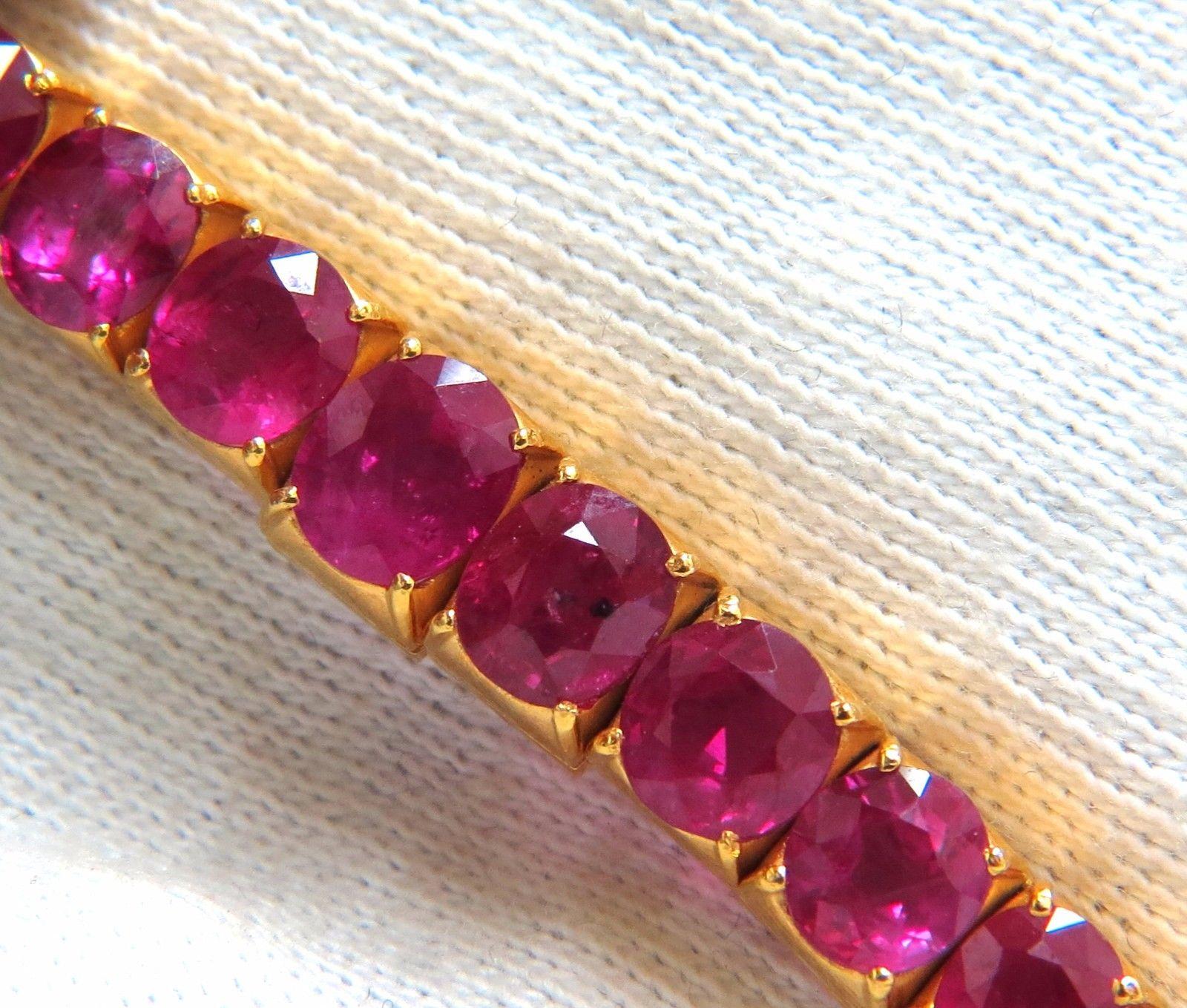 Red Classics.

 33.19ct. Natural Ruby necklace.

The Mod Tennis Comfort Elegance.

Oval Shapes, Full cut

clean clarity and transparent. 

 Vivid Reds.

47 Rubies

Tested, Only Heat Treated.

Ranging from: 4.2 x 4mm to 6.8 x 5.8mm

18kt yelow