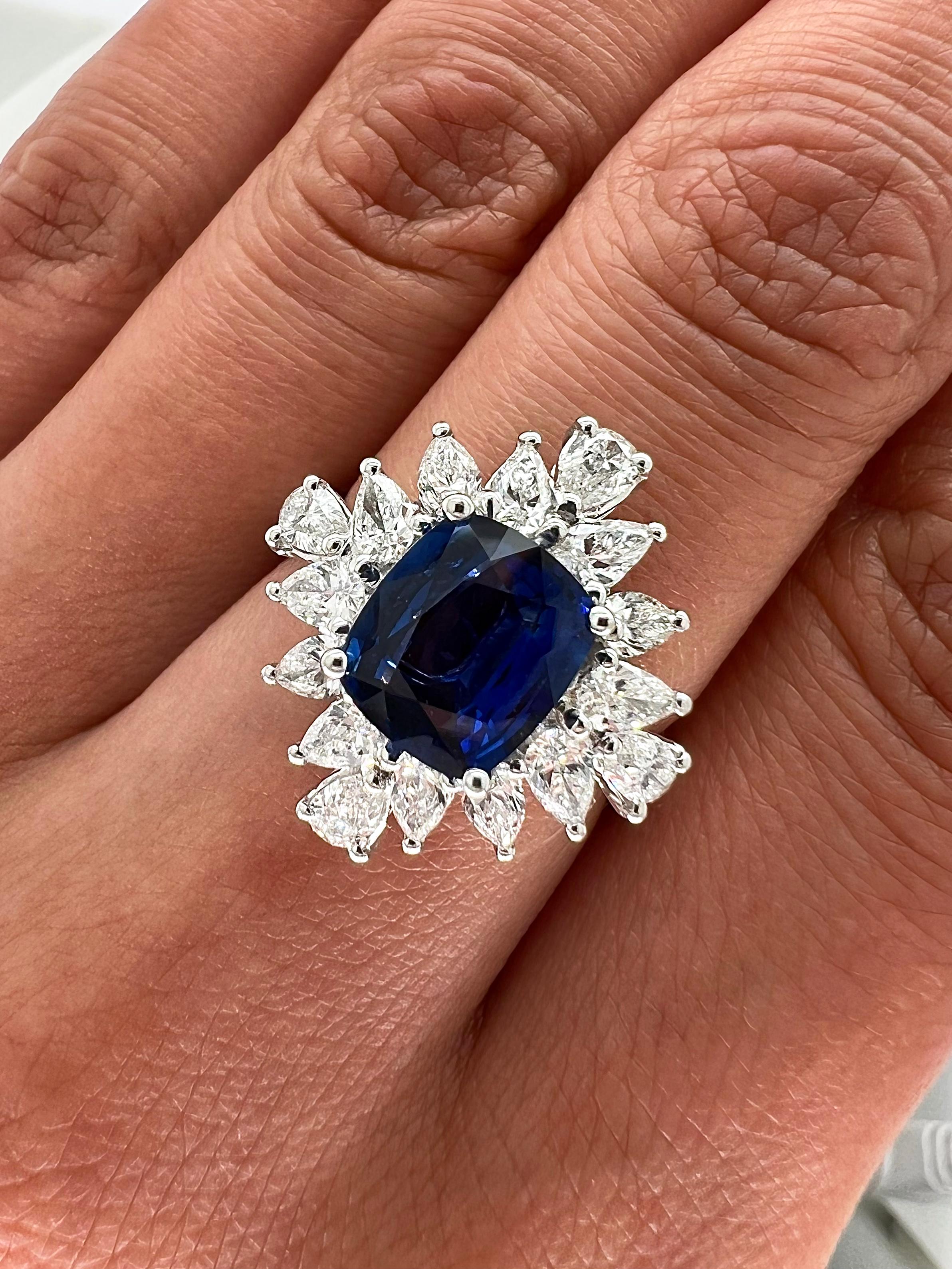 3.31 Total Carat Sapphire and Diamond Ladies Ring In New Condition For Sale In New York, NY