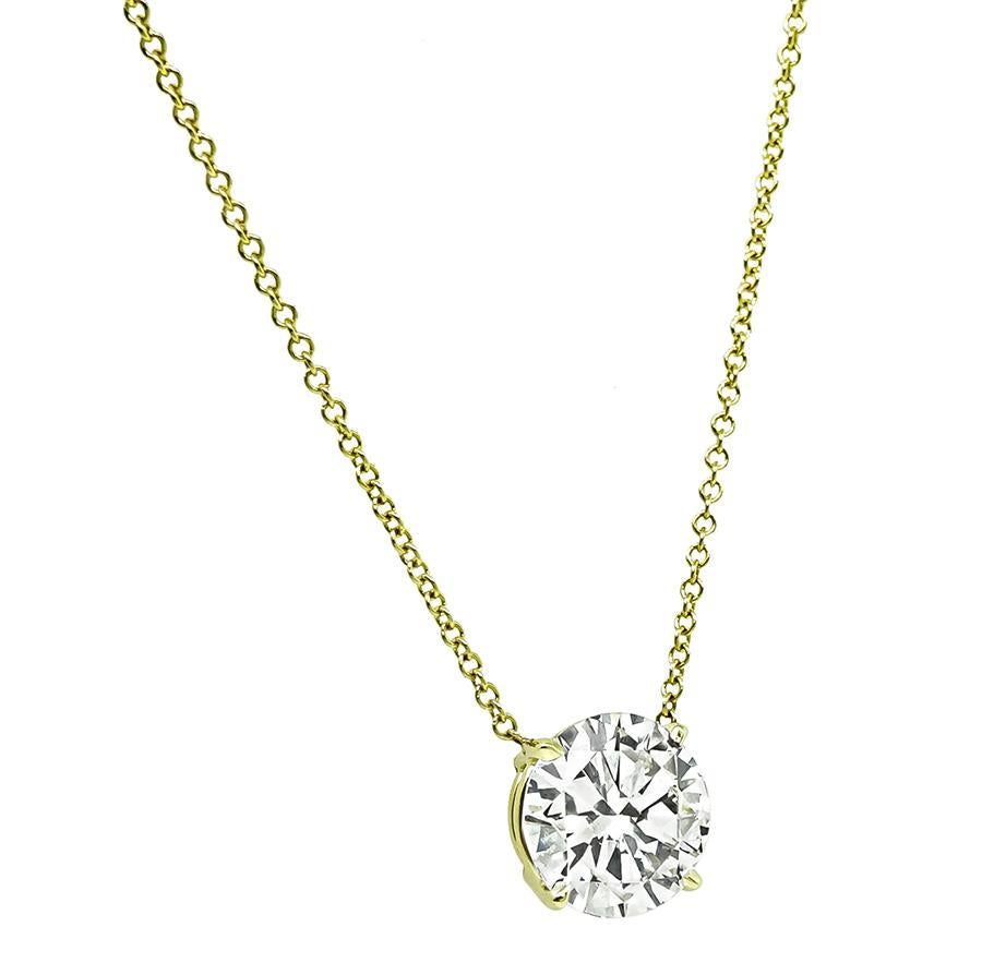 Dies ist eine charmante 14k Gelbgold Anhänger Halskette. Die Halskette ist mit einem funkelnden, rund geschliffenen Diamanten von ca. 3,31 ct besetzt. Die Farbe des Diamanten ist I-J mit VS2 Klarheit. Die Halskette ist 16 Zoll lang und wiegt 3,1