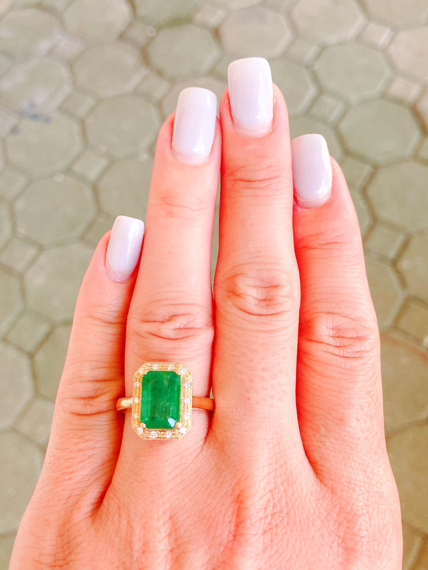 3,31 Karat Smaragd mit Diamant-Halo 14K Gelbgold Ring R6359 1